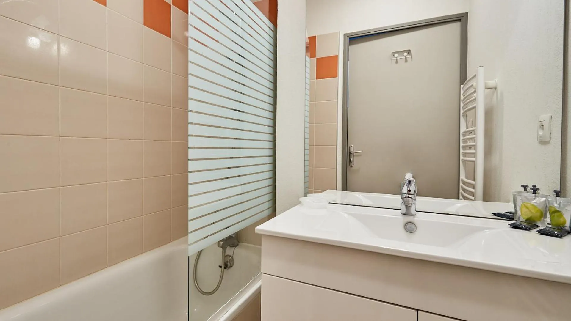 Bathroom in Résidence Vacancéole - Le Domaine de la Corniche