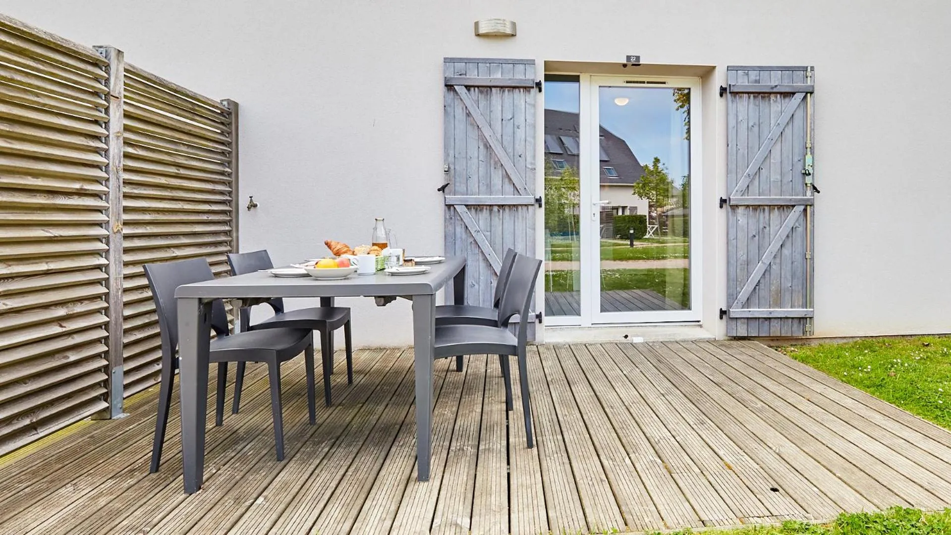 Patio in Résidence Vacancéole - Le Domaine de la Corniche