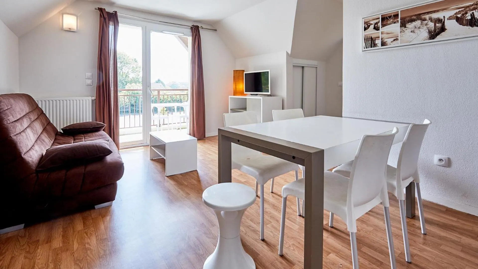 Living room in Résidence Vacancéole - Le Domaine de la Corniche