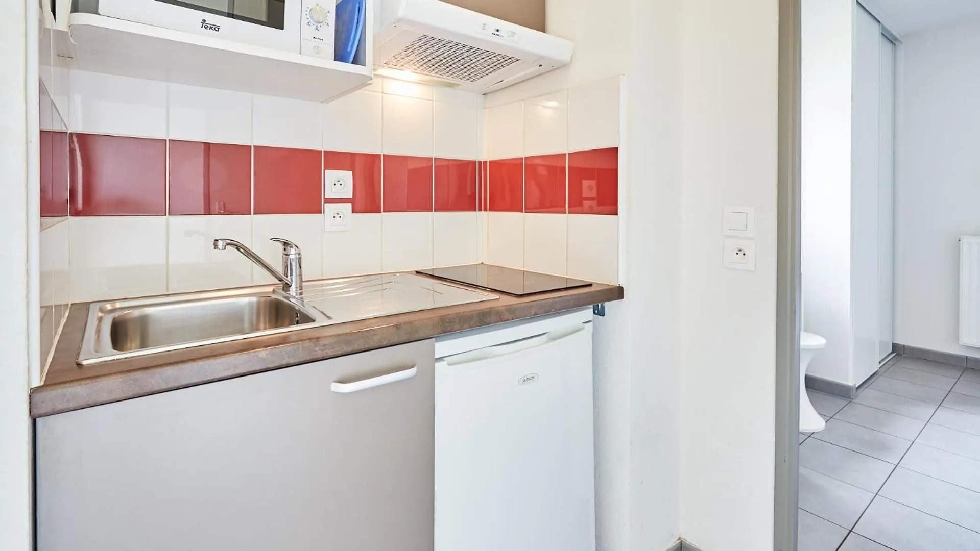 Kitchen or kitchenette in Résidence Vacancéole - Le Domaine de la Corniche