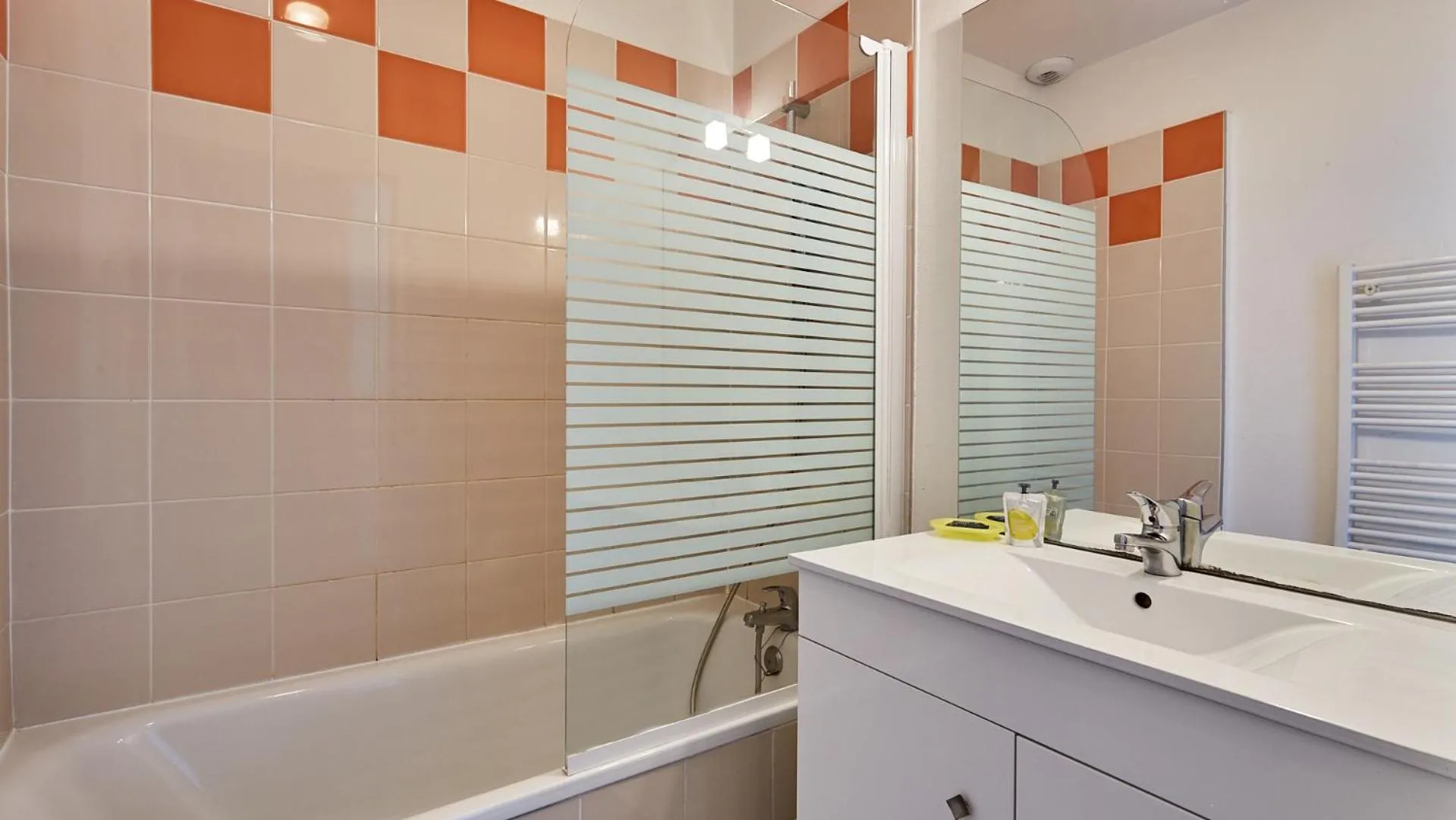 Bathroom in Résidence Vacancéole - Le Domaine de la Corniche