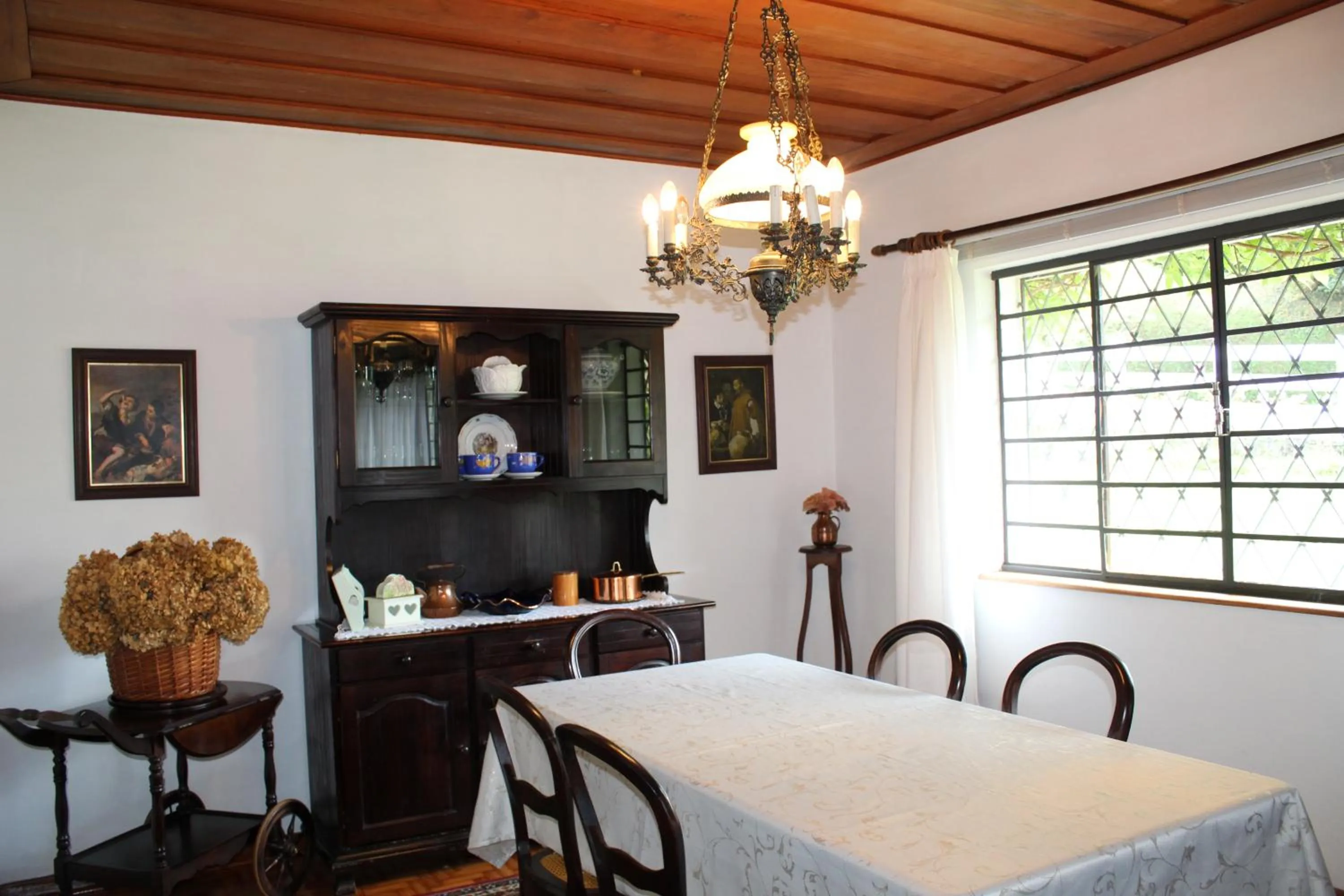 Dining area in Casa Aconchegante no Capivari
