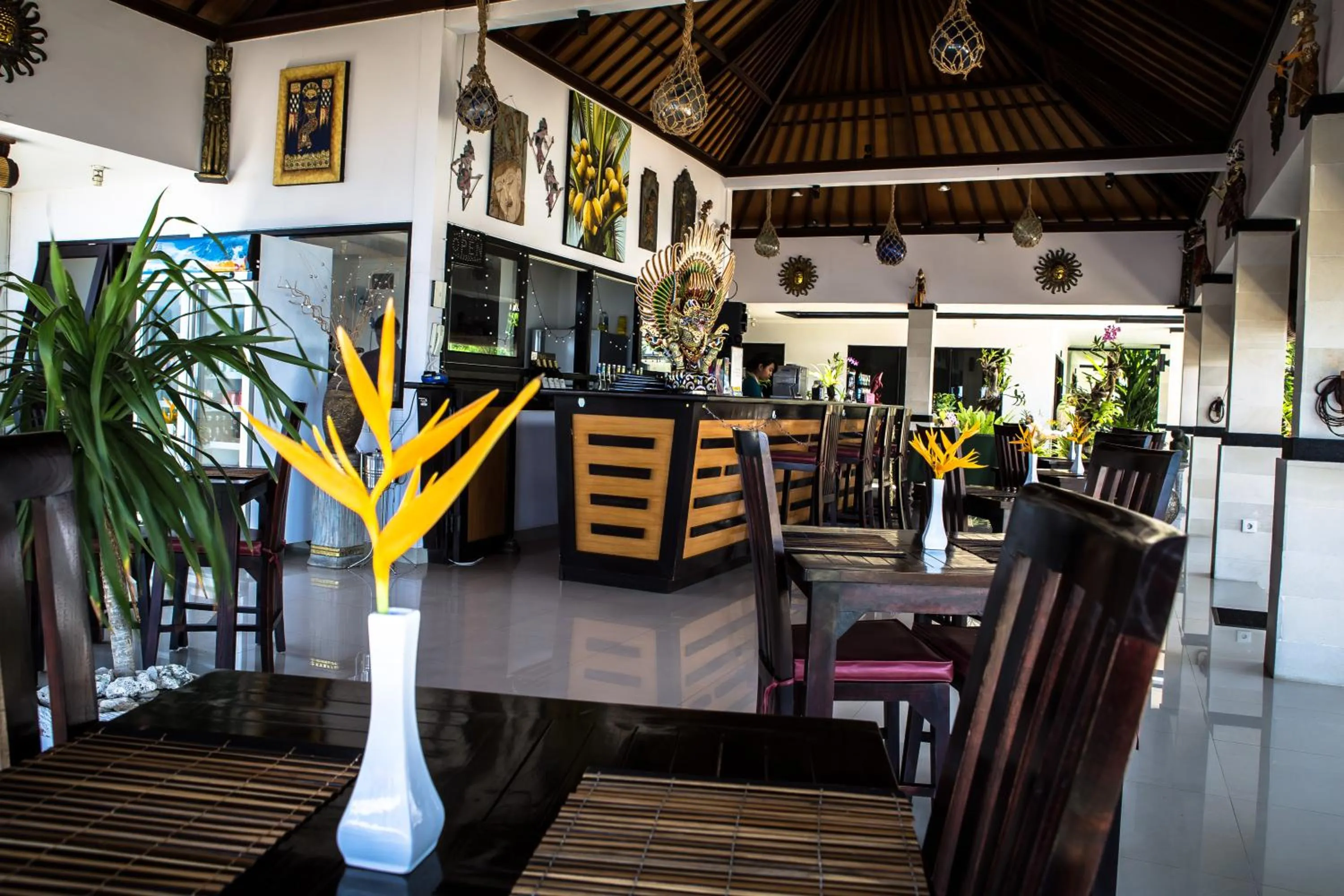 Restaurant/places to eat in Kelapa Lovina Beach Villa