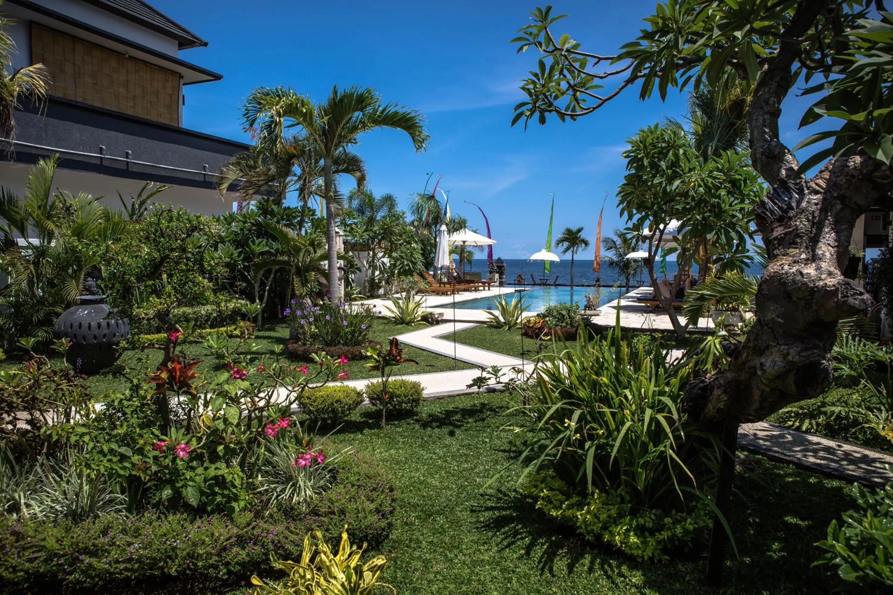 Garden in Kelapa Lovina Beach Villa