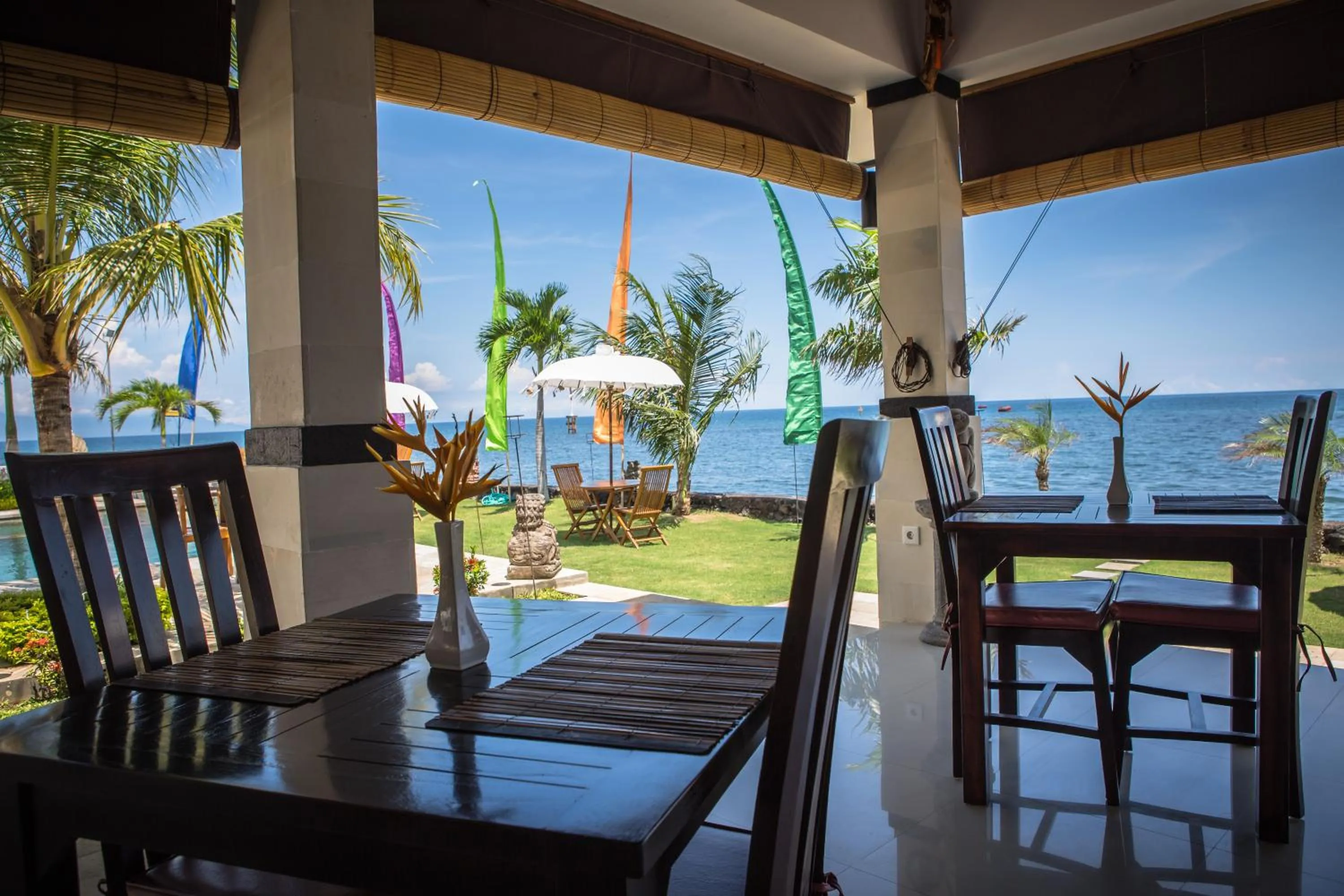 Restaurant/places to eat in Kelapa Lovina Beach Villa