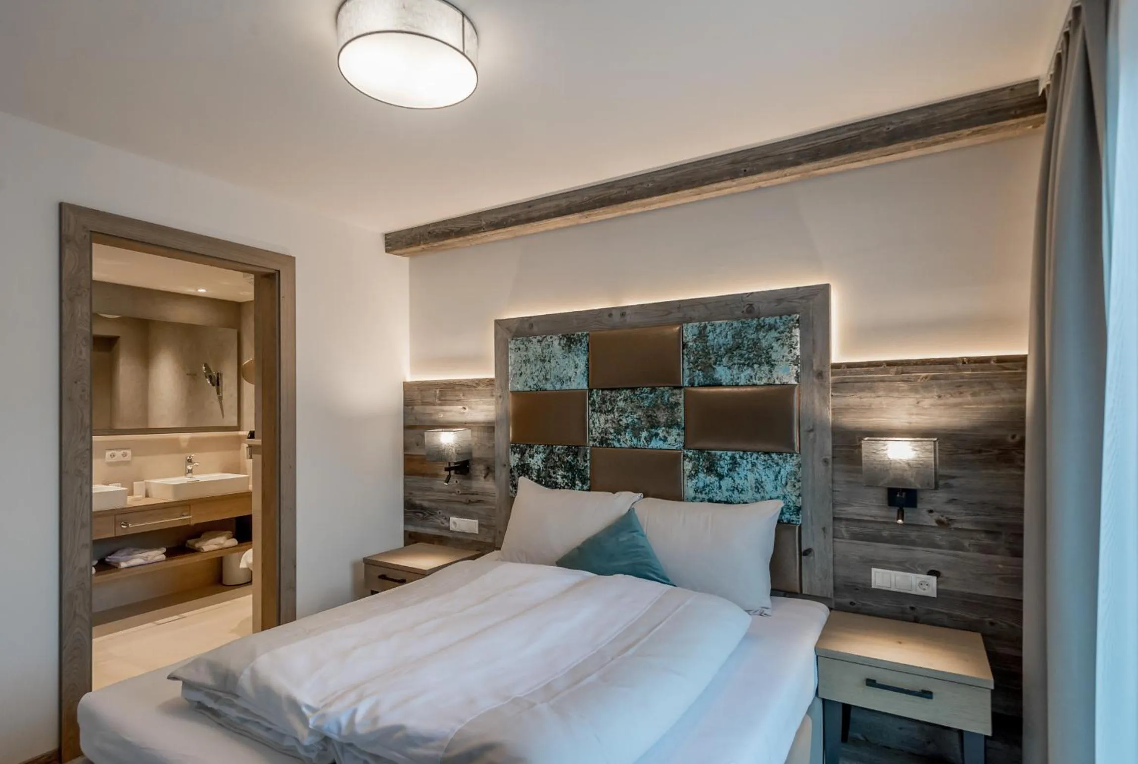 Photo of the whole room, Bed in Top Apart Gaislachkogl