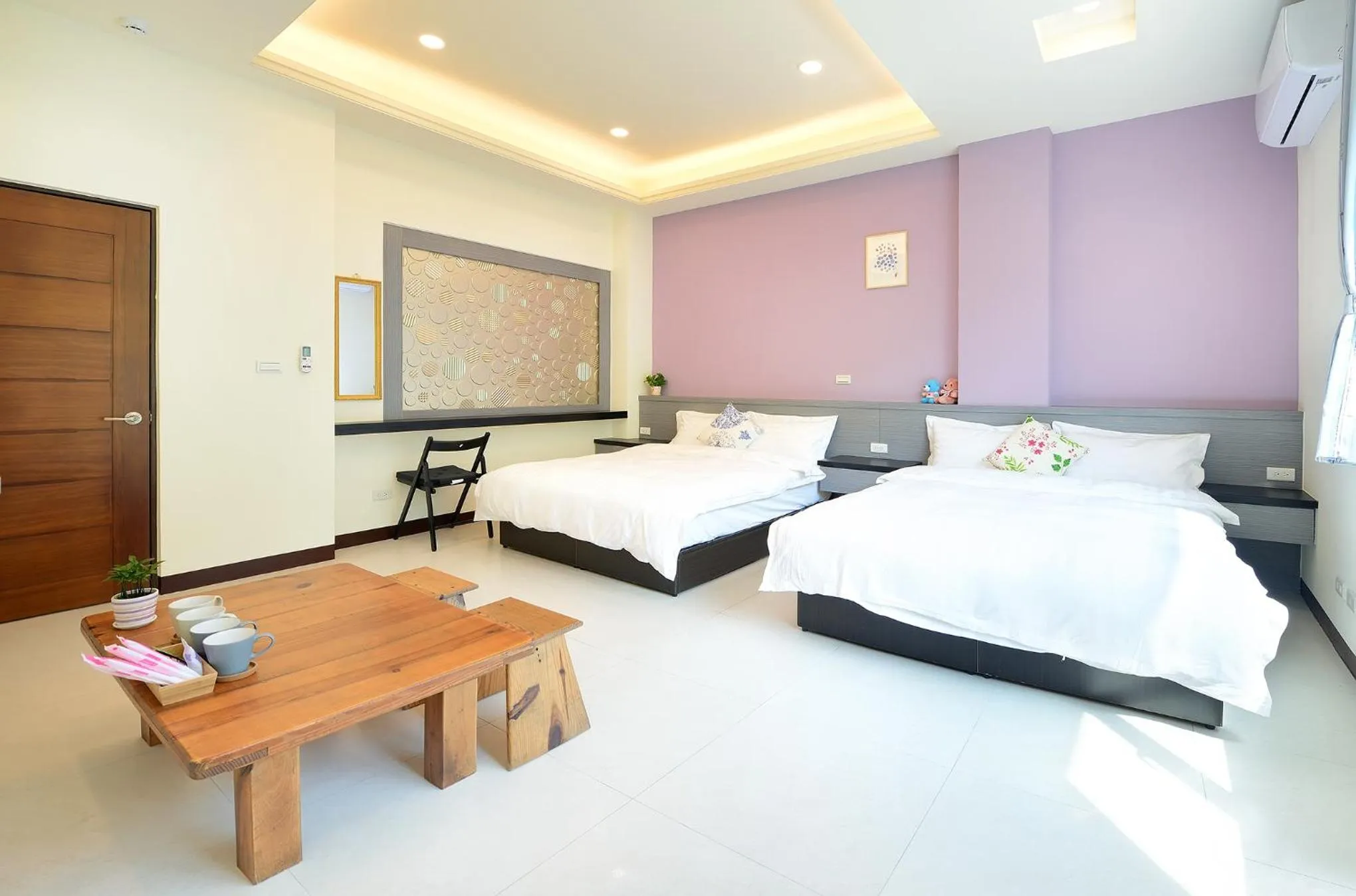 Photo of the whole room, Bed in Fish Home 15