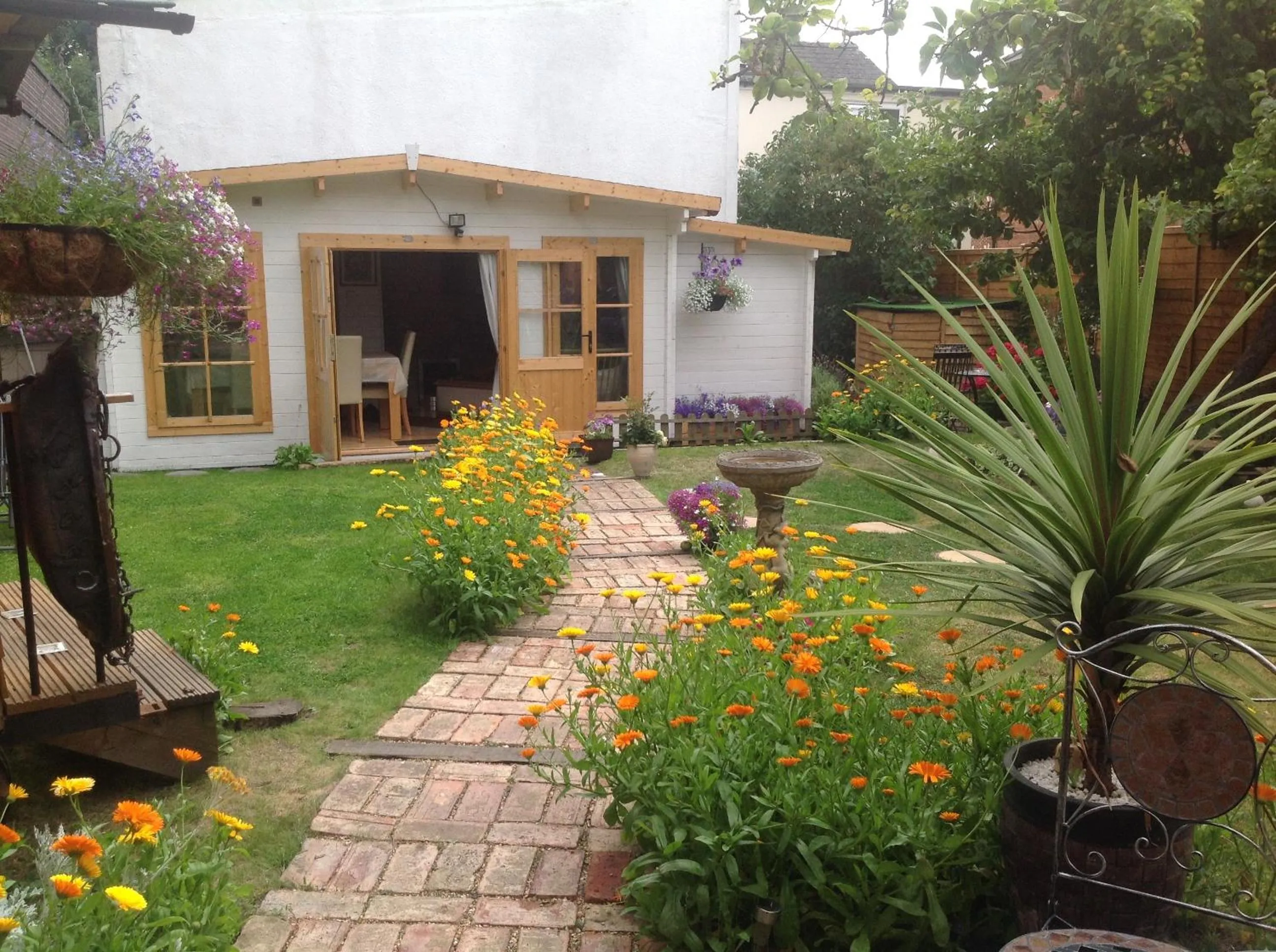 Facade/entrance in Alice Guest house