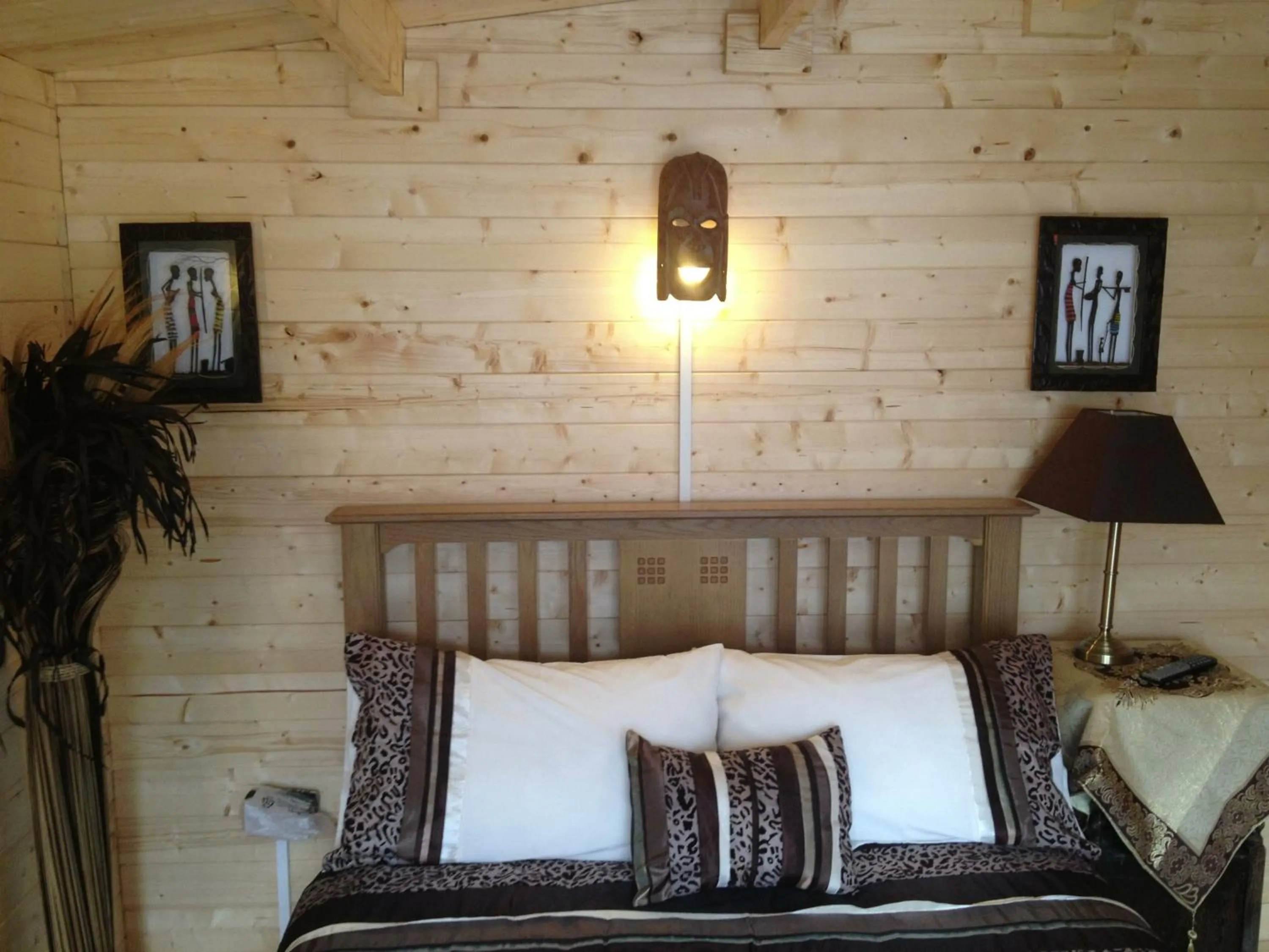 Bedroom, Bed in Alice Guest house