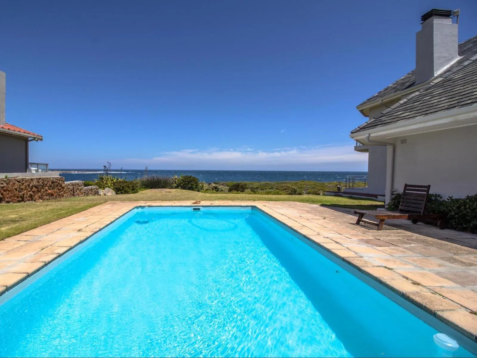 Swimming pool in Sandbaai Country House