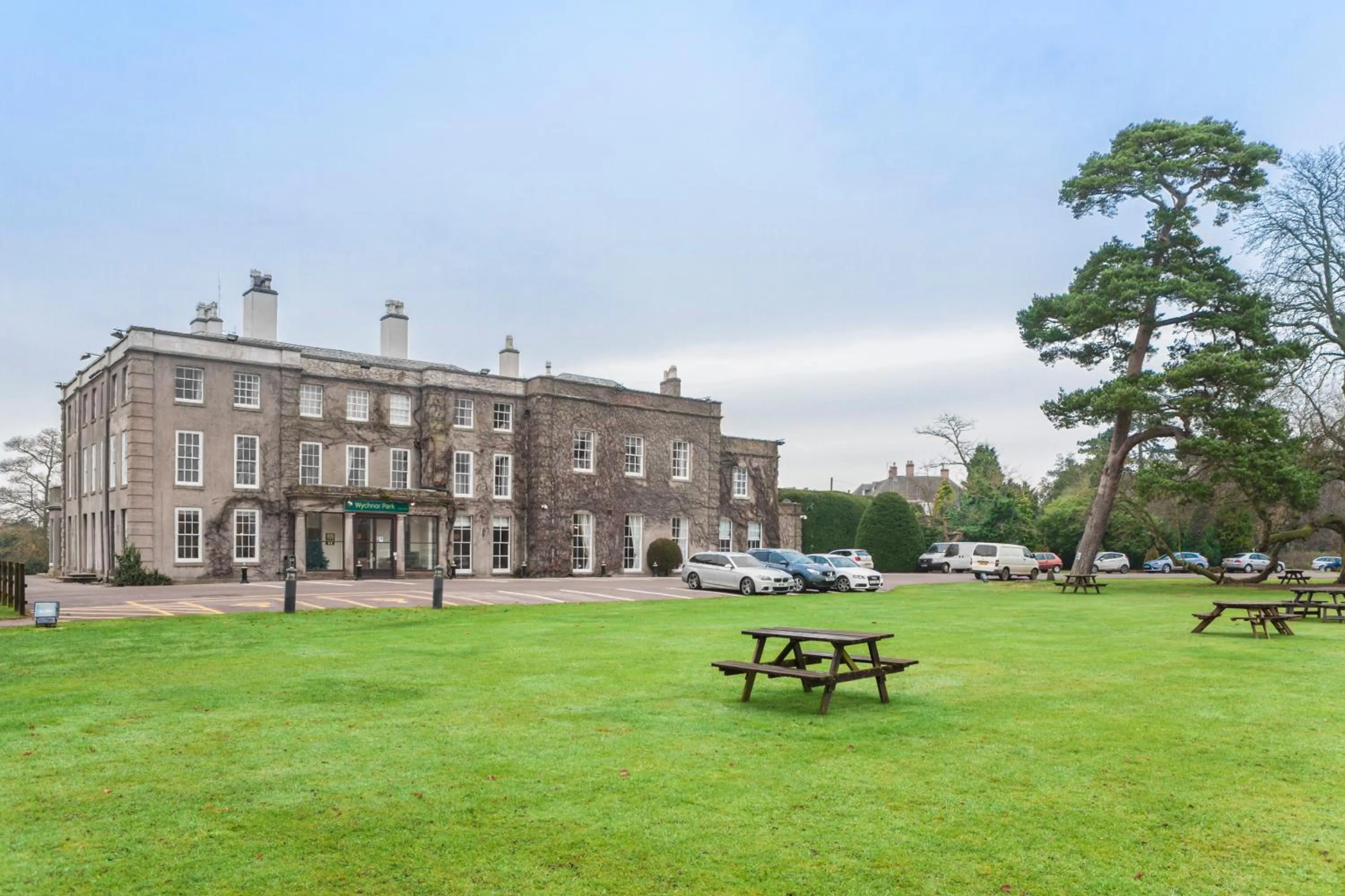 Property building in Wychnor Park Country Club