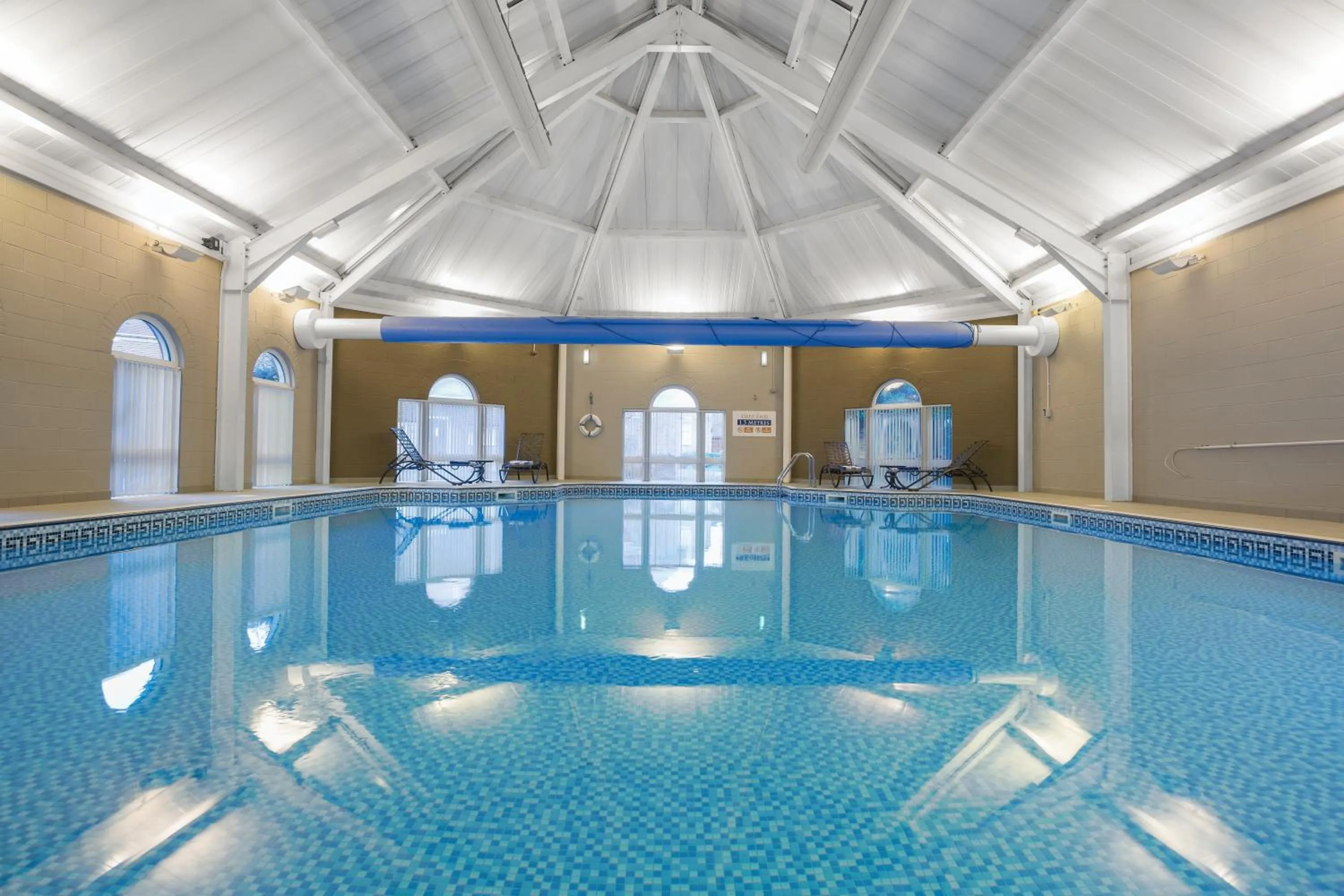 Swimming pool in Wychnor Park Country Club