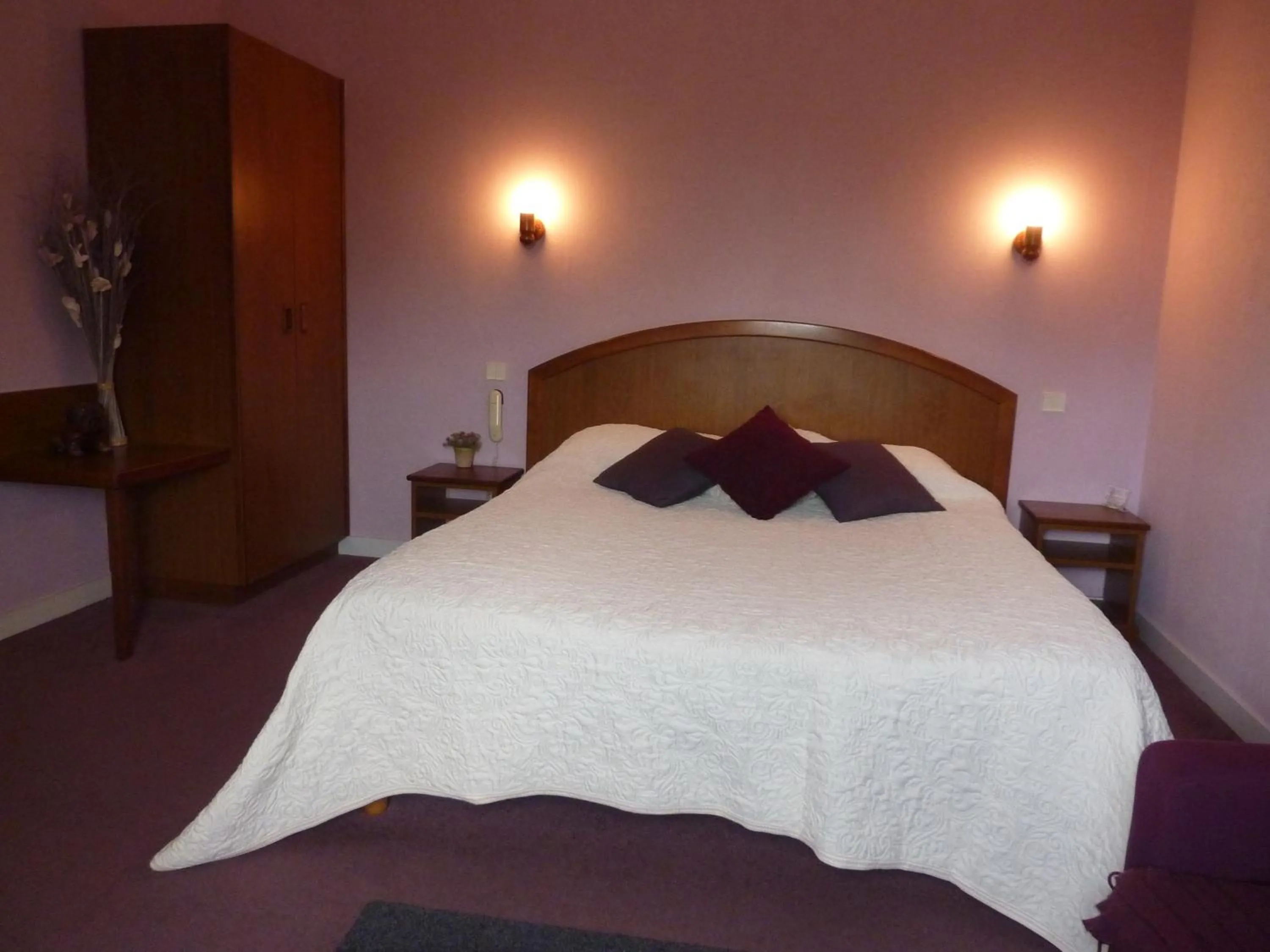 Bed in Hôtel A La Renommée