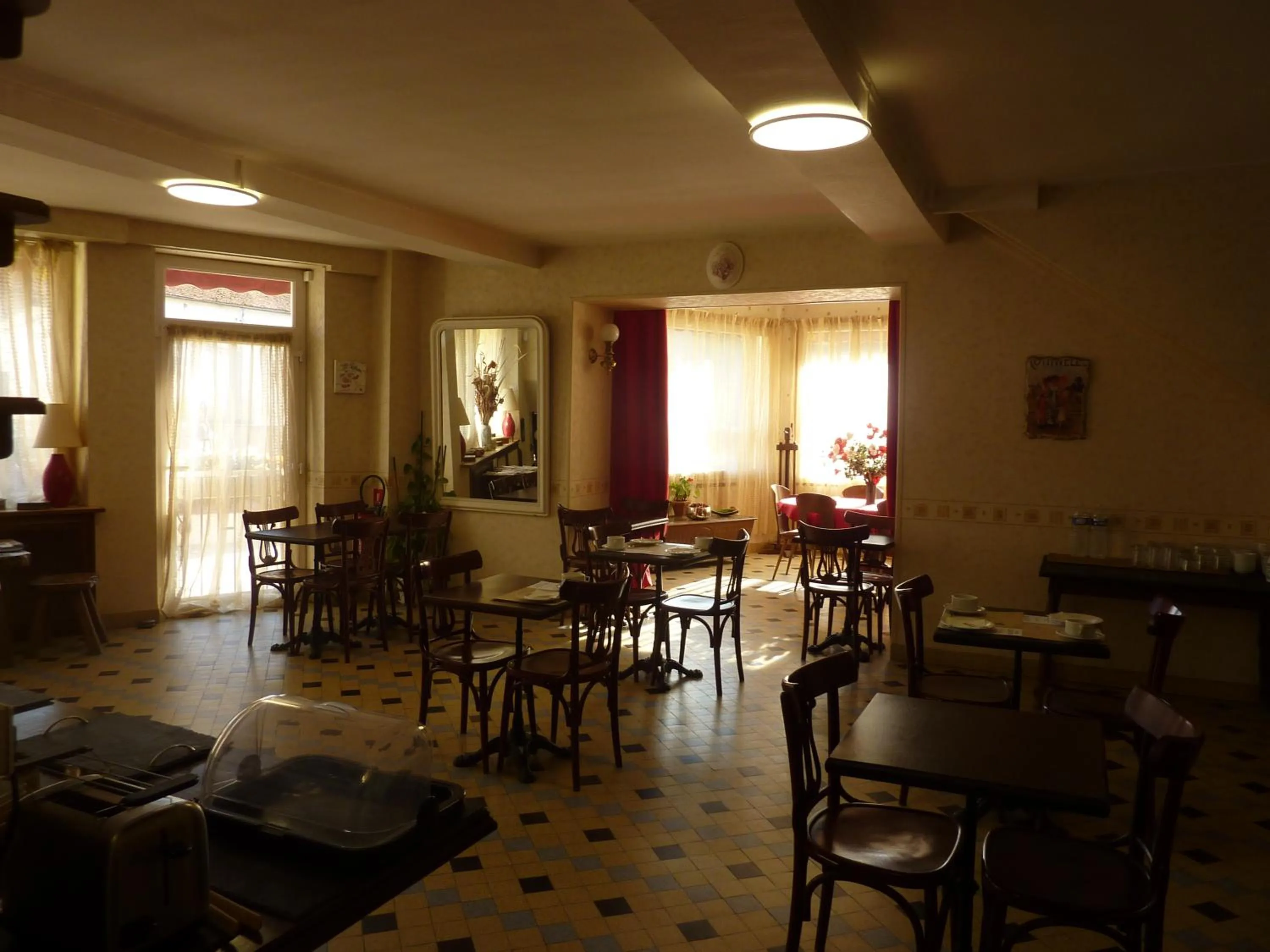 Restaurant/places to eat in Hôtel A La Renommée