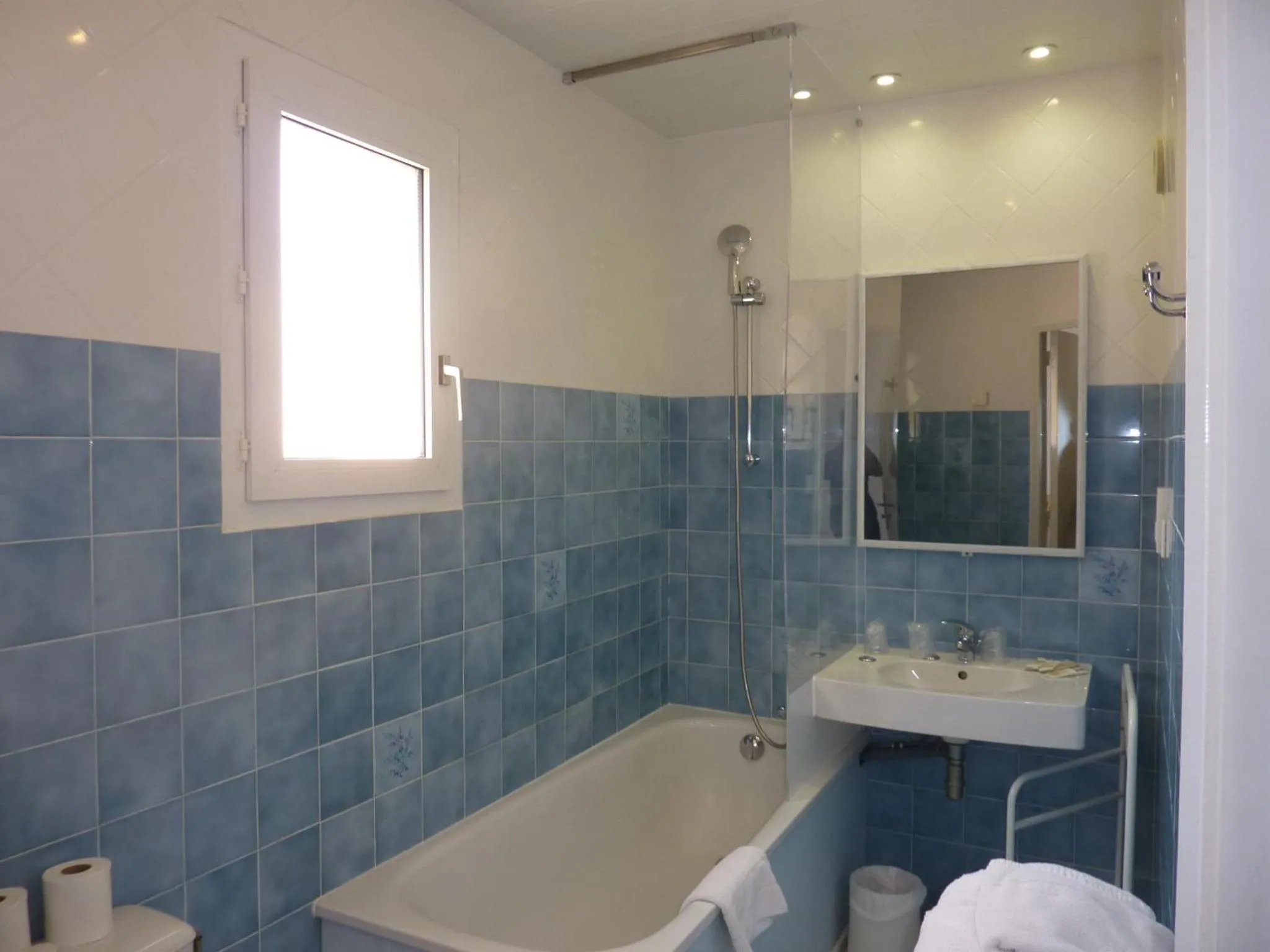 Bathroom in Hôtel A La Renommée