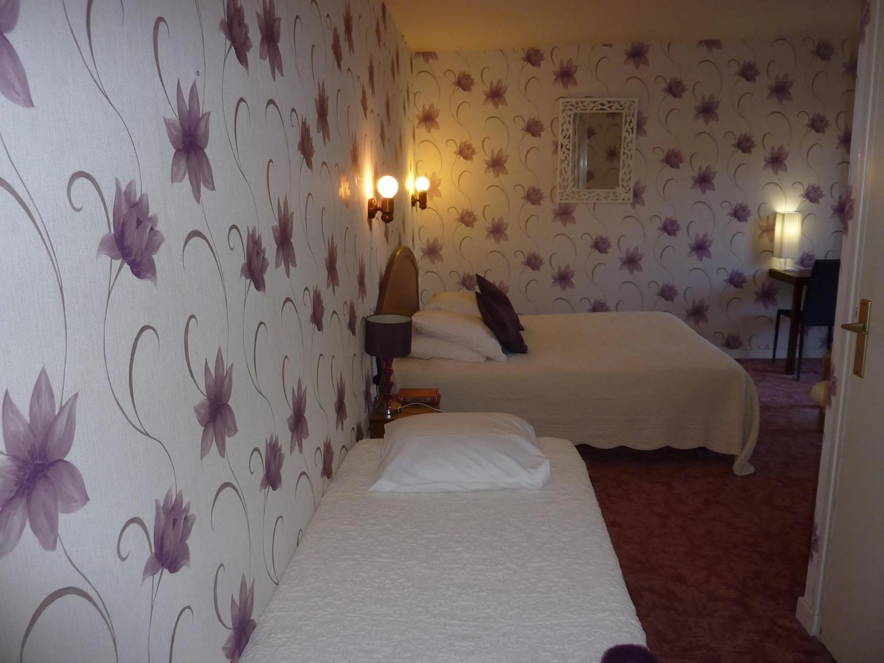 Bedroom, Bed in Hôtel A La Renommée