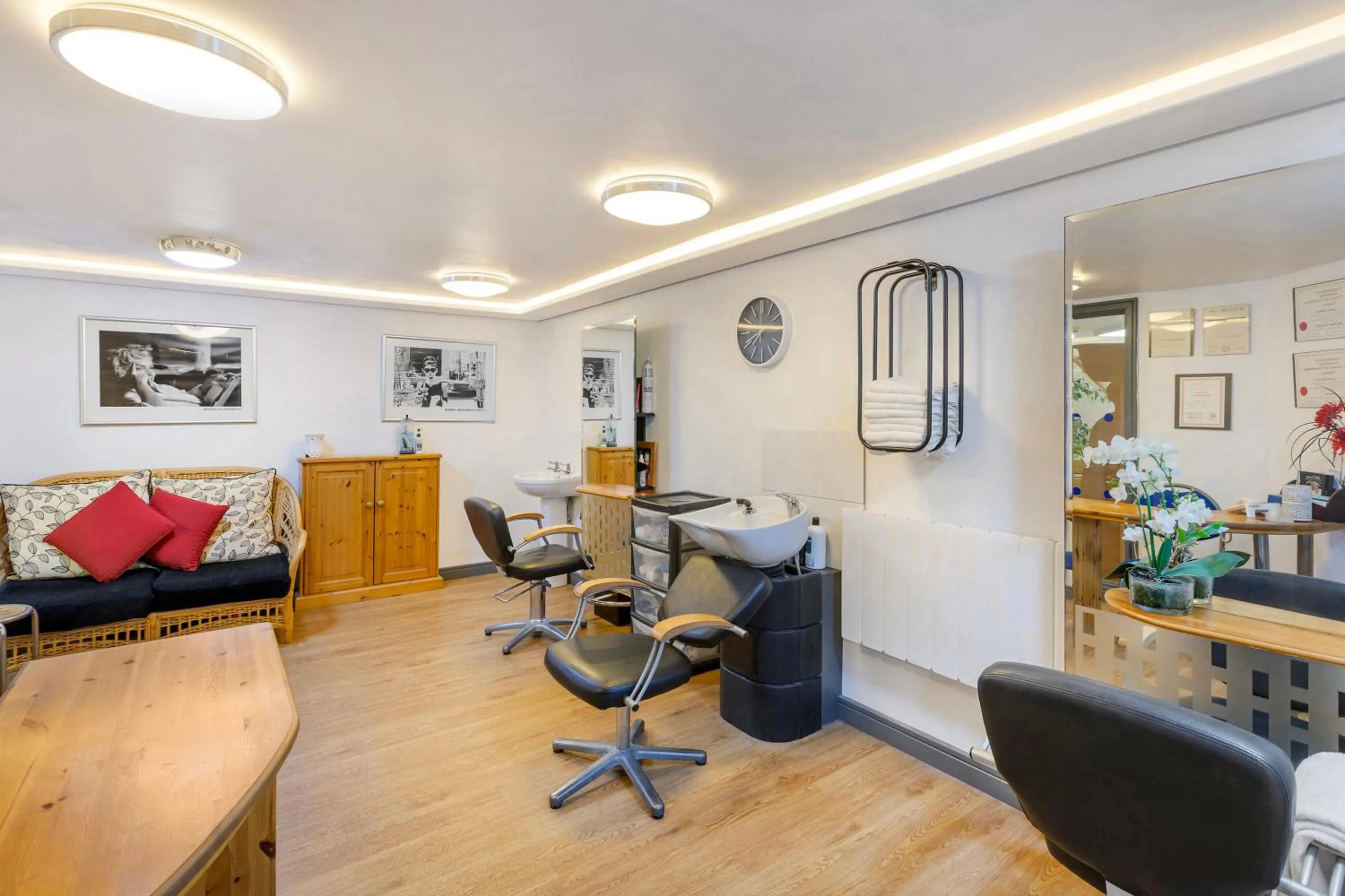 hair dresser in Woodford Bridge Country Club