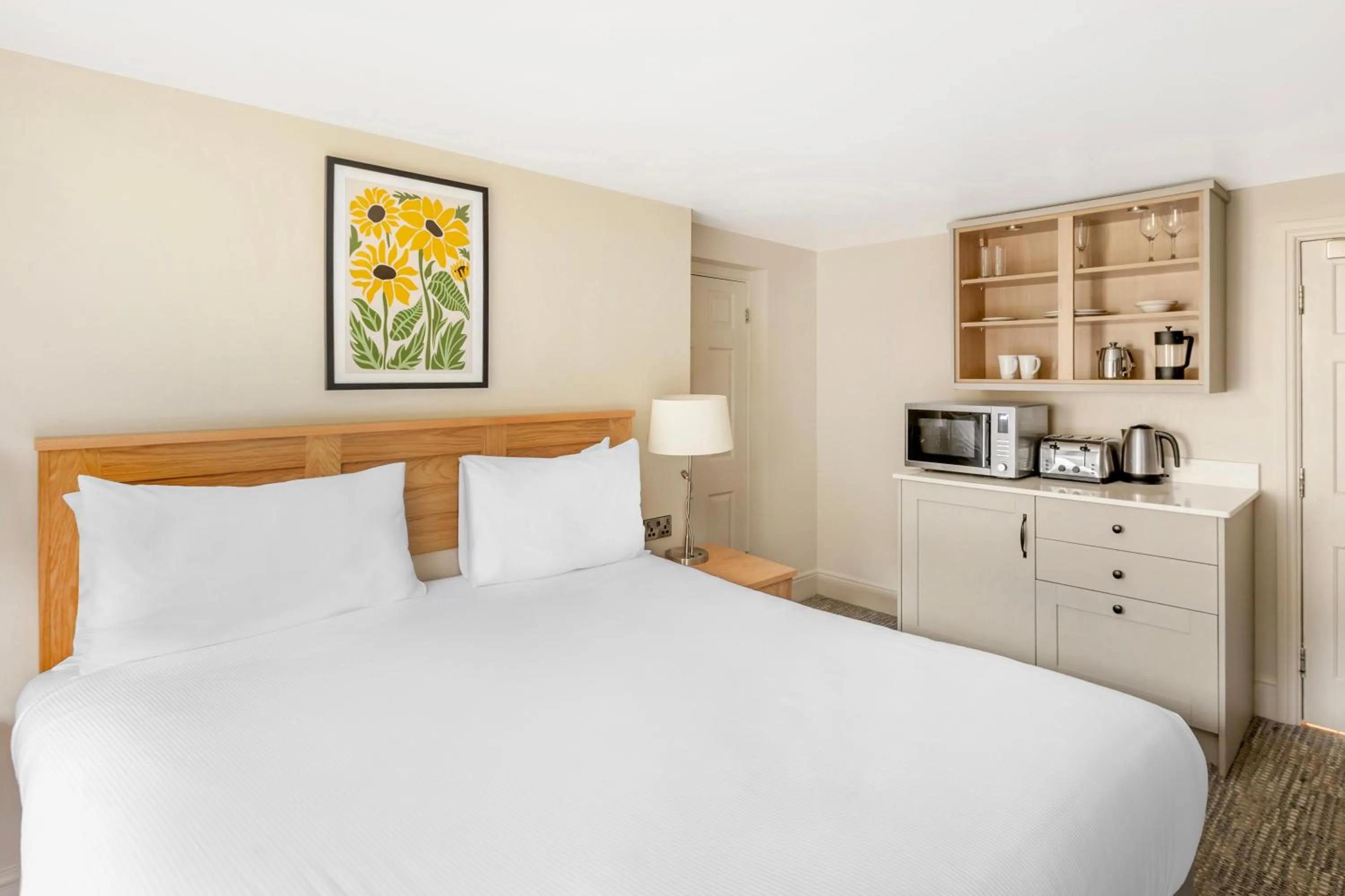 Bedroom, Bed in Woodford Bridge Country Club