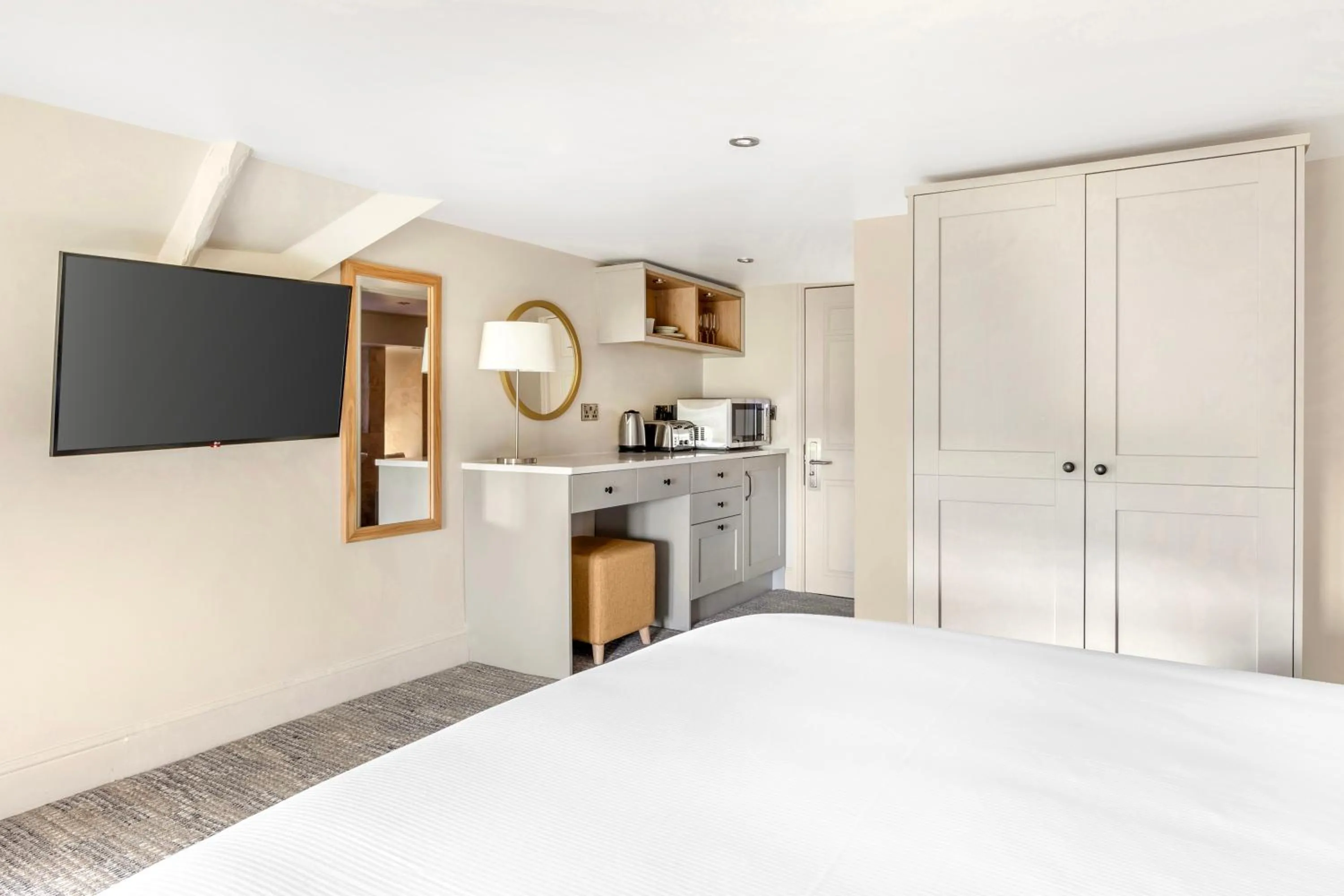 Bedroom, Bed in Woodford Bridge Country Club