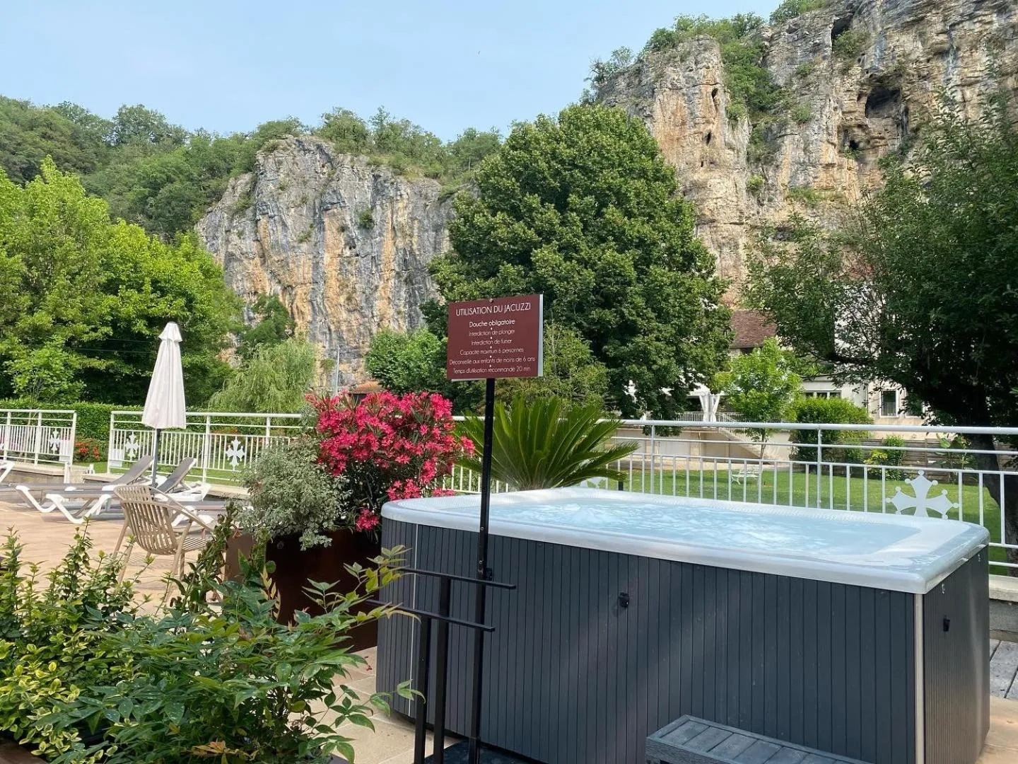 Spa and wellness centre/facilities in Logis Hôtels - Hôtel Restaurant Domaine Les Falaises