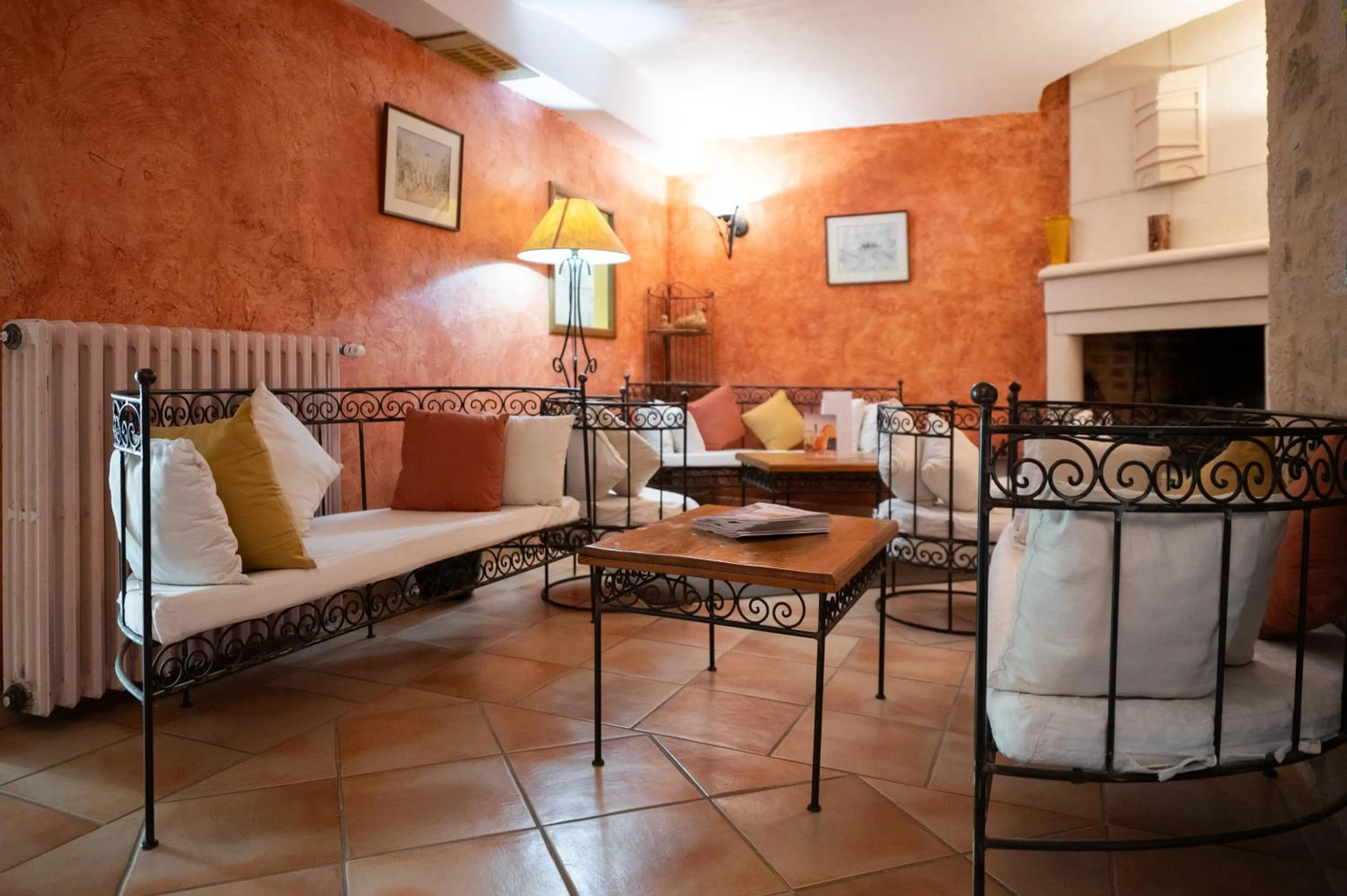 Living room in Logis Hôtels - Hôtel Restaurant Domaine Les Falaises