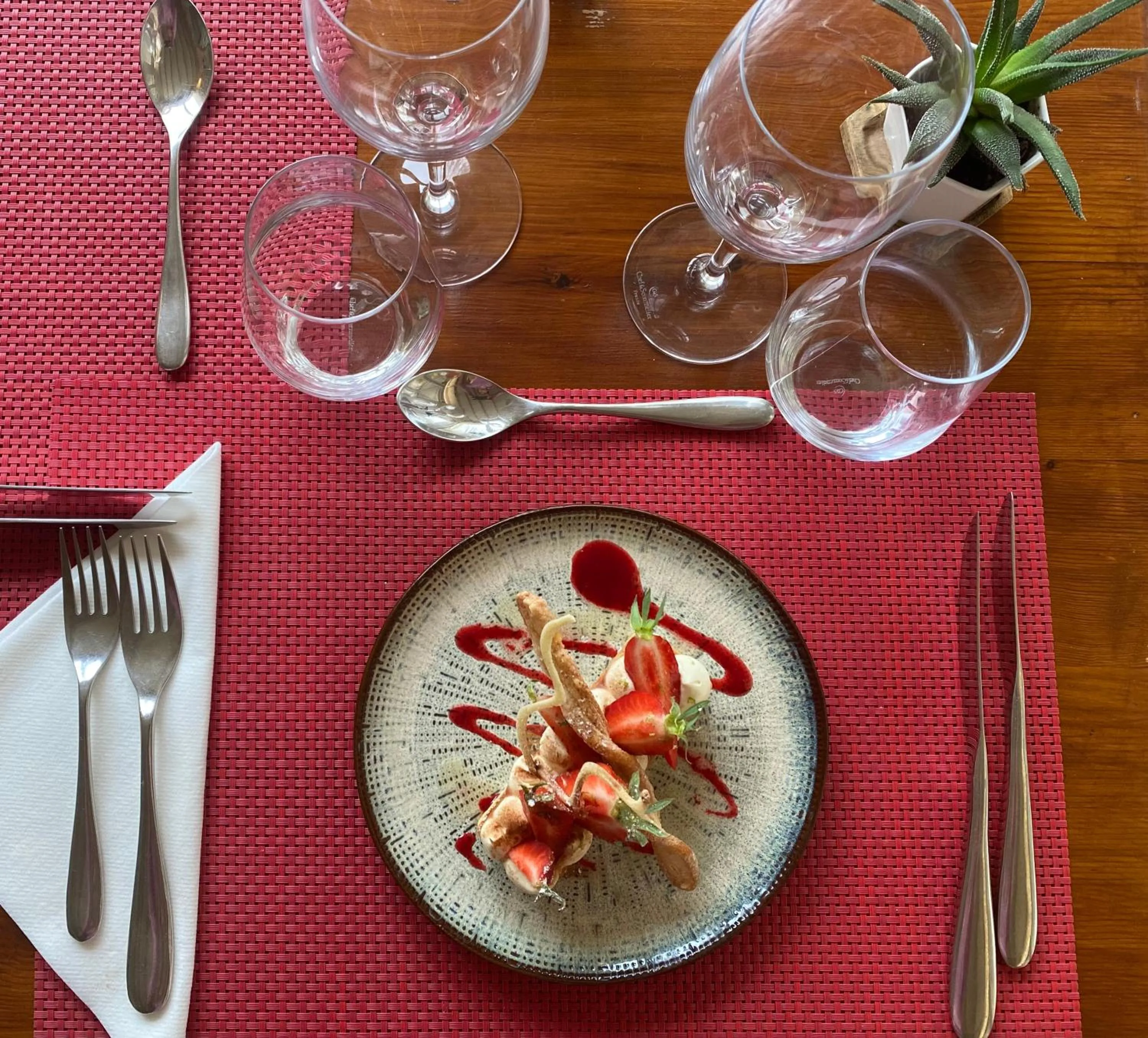 Restaurant/places to eat in Logis Hôtels - Hôtel Restaurant Domaine Les Falaises