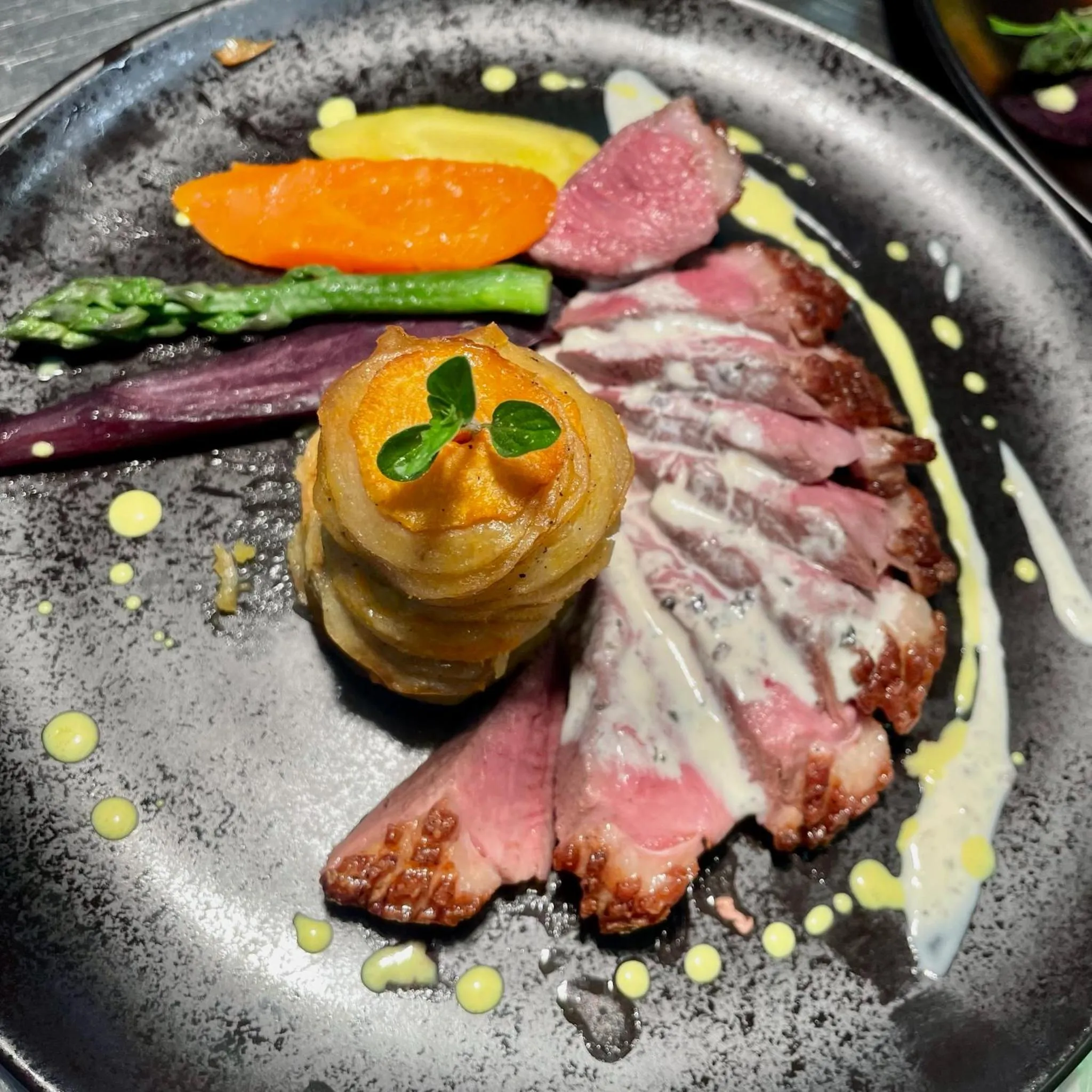 Food and drinks in Logis Hôtels - Hôtel Restaurant Domaine Les Falaises