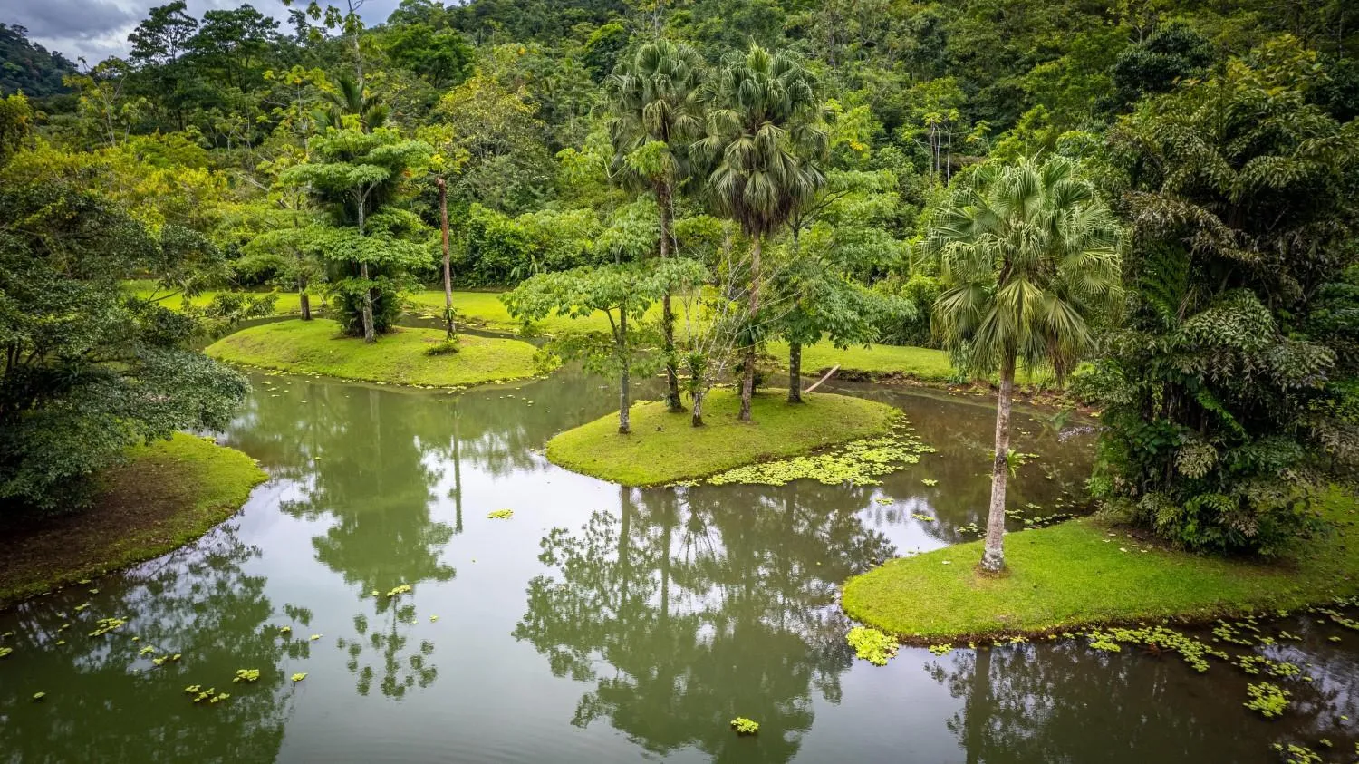 Lands in Love Hotel and Resort