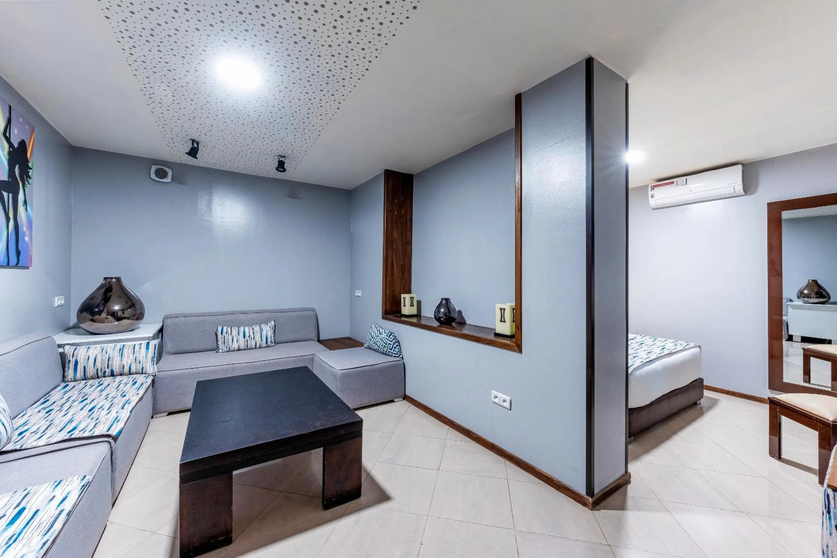 Living room, Bed in Riad Ushuaia - Centre Marrakech