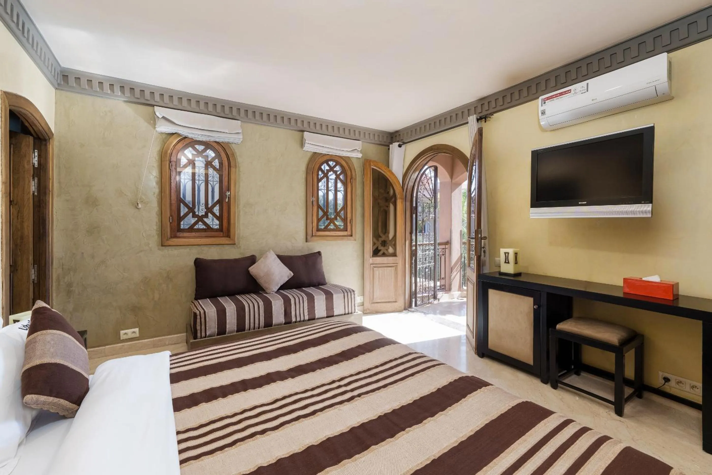 TV and multimedia, Bed in Riad Ushuaia - Centre Marrakech