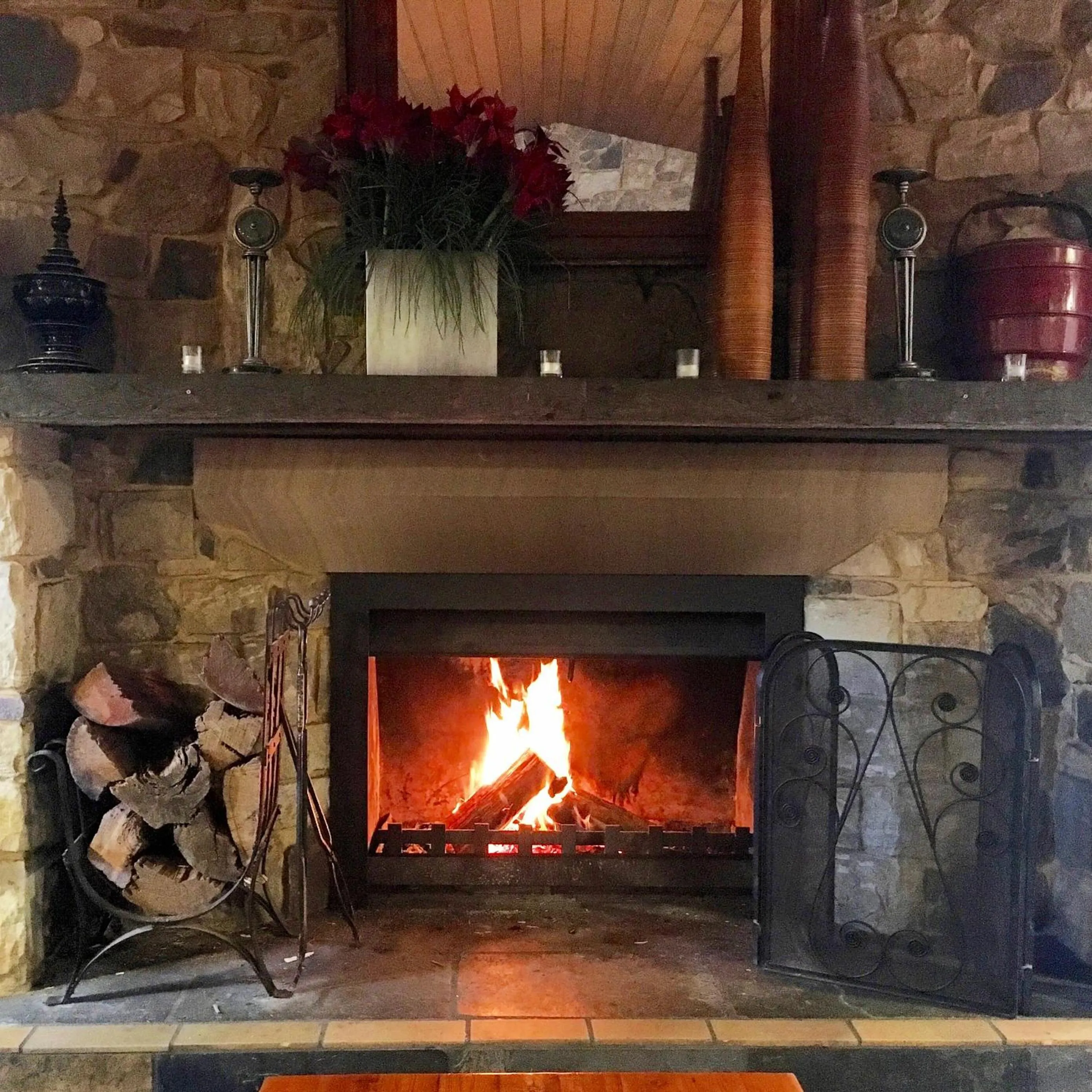 Library in Mercure Hunter Valley Gardens