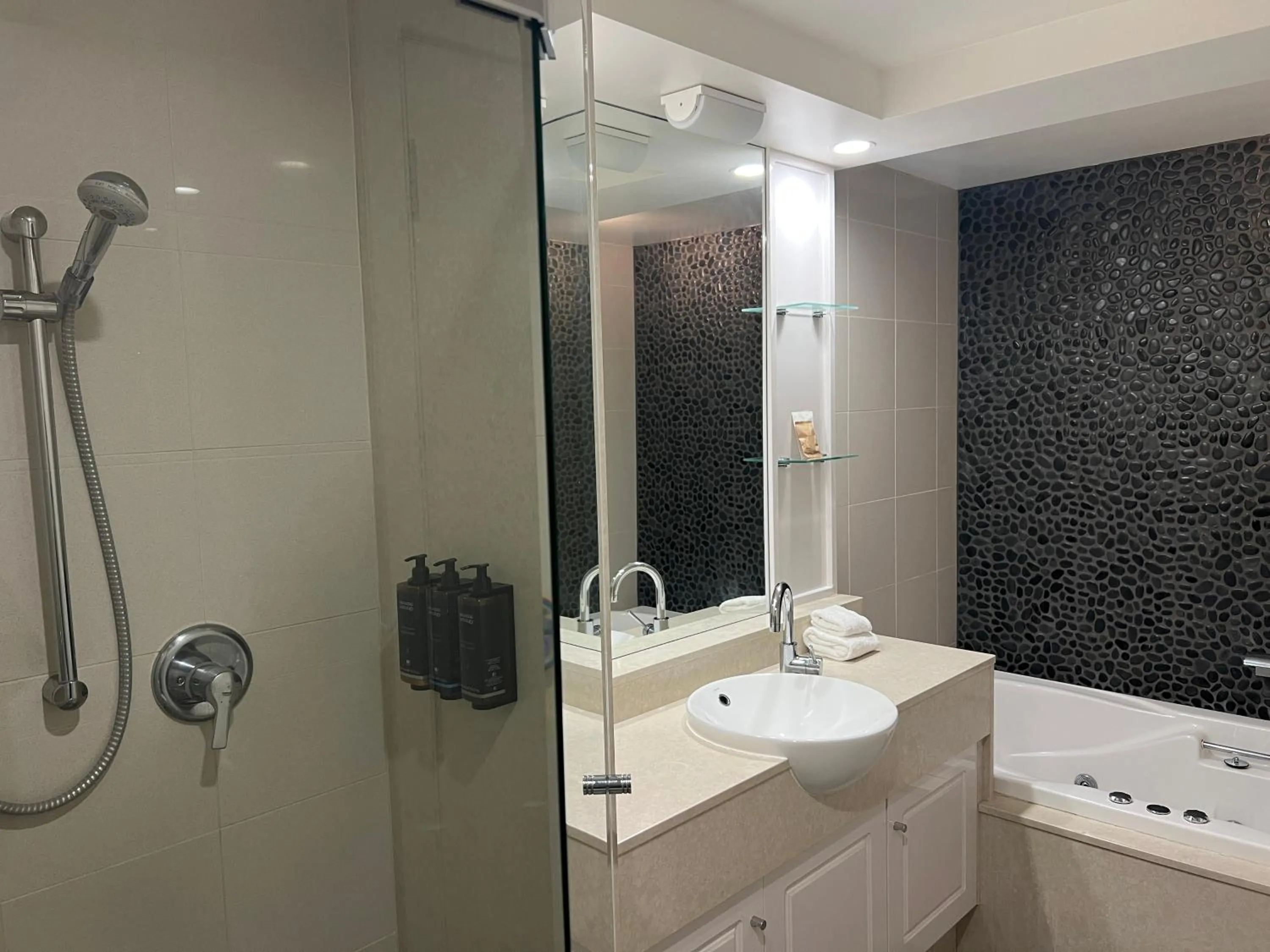 Bathroom in Mercure Hunter Valley Gardens