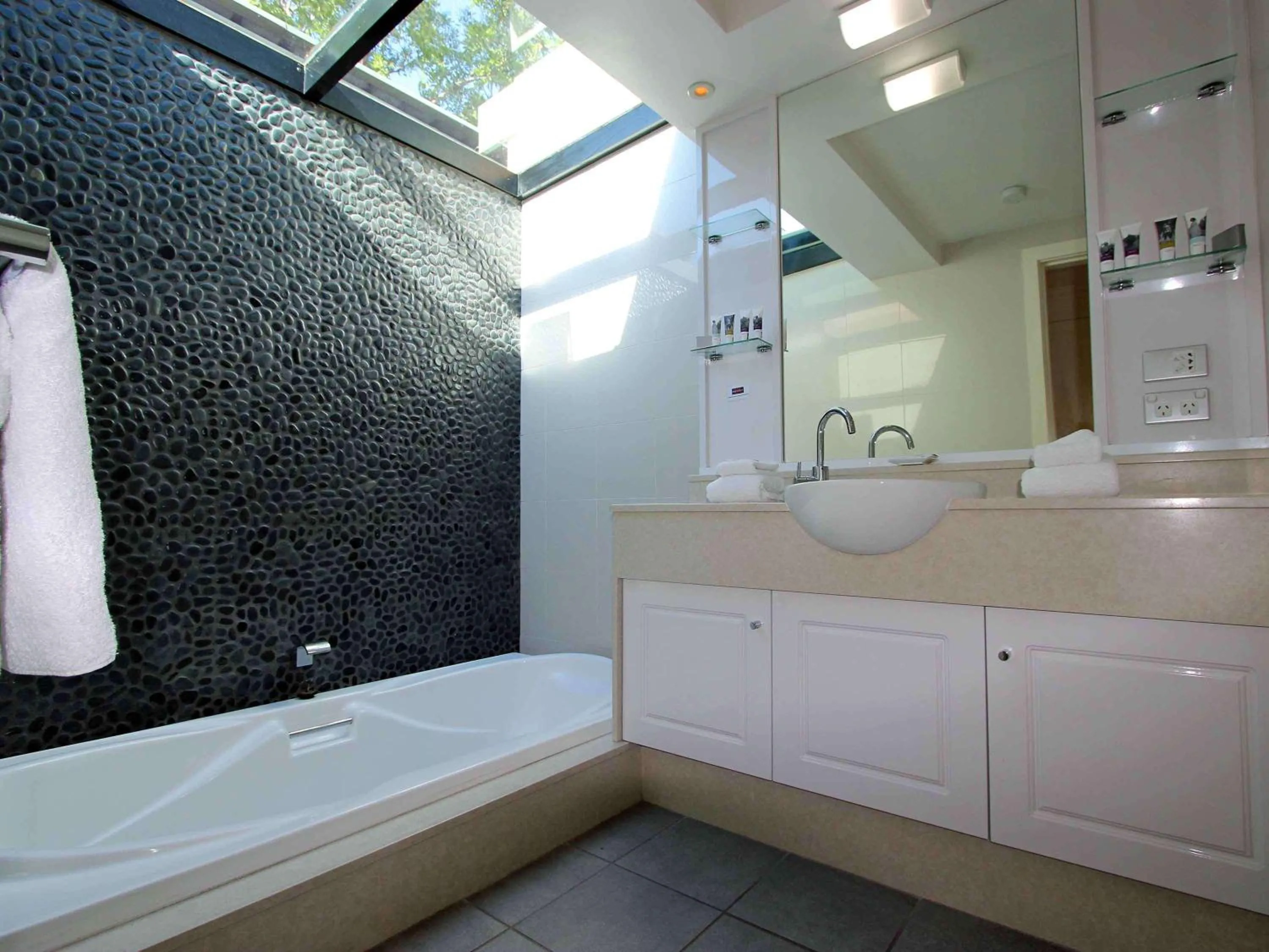 Photo of the whole room in Mercure Hunter Valley Gardens