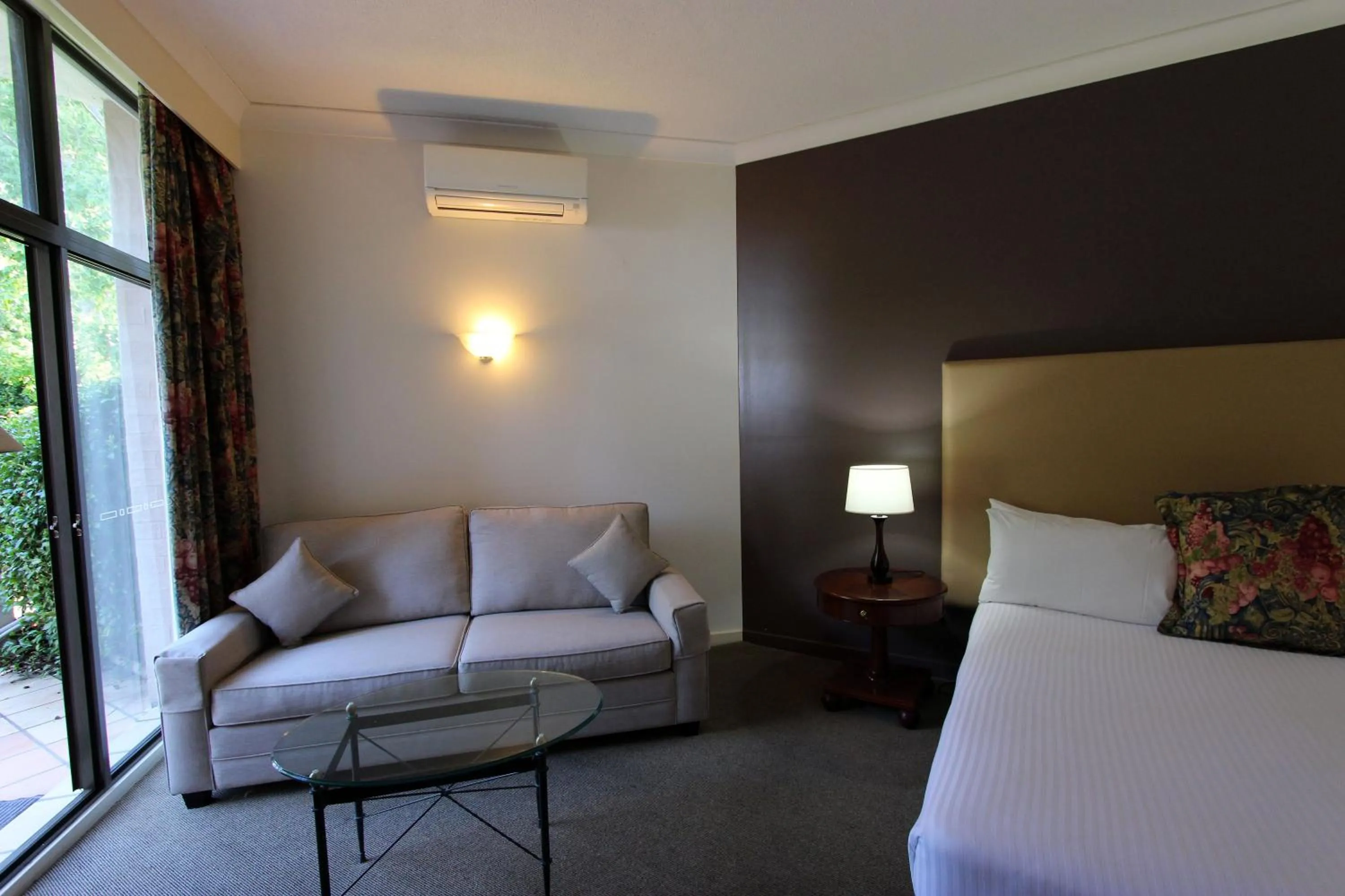 Living room in Mercure Hunter Valley Gardens