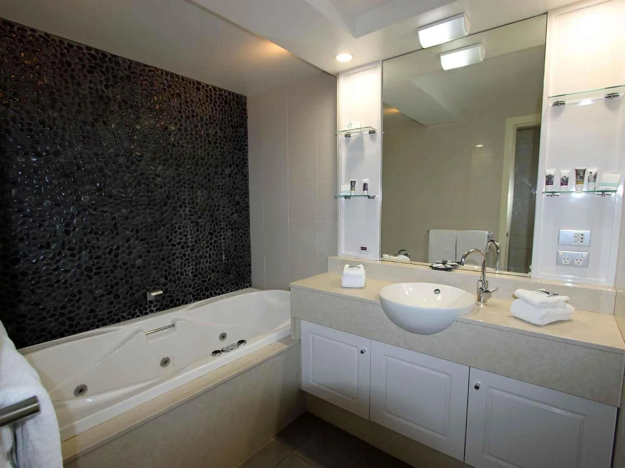 Bedroom in Mercure Hunter Valley Gardens