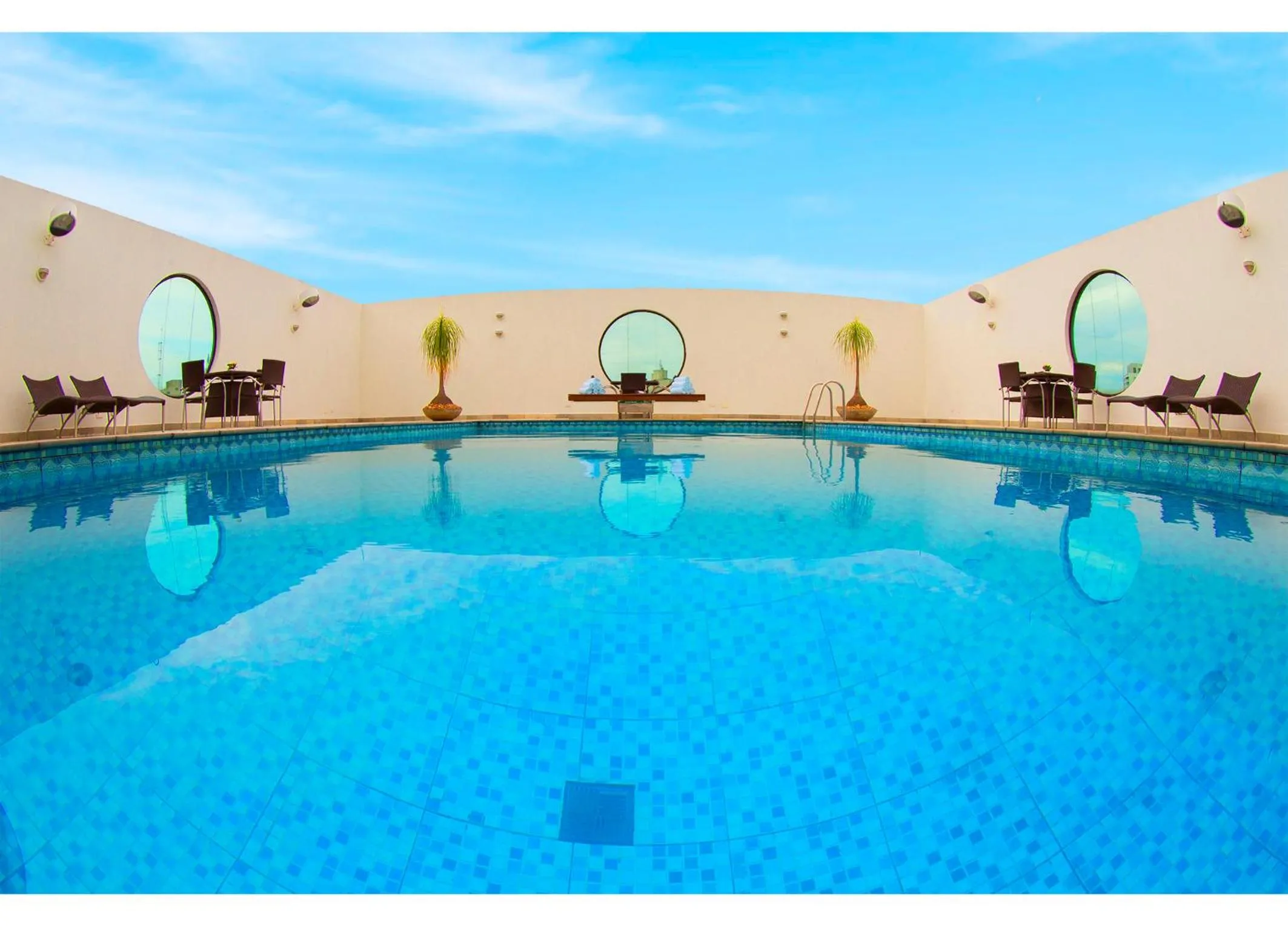 Swimming pool in Leques Brasil Hotel Escola