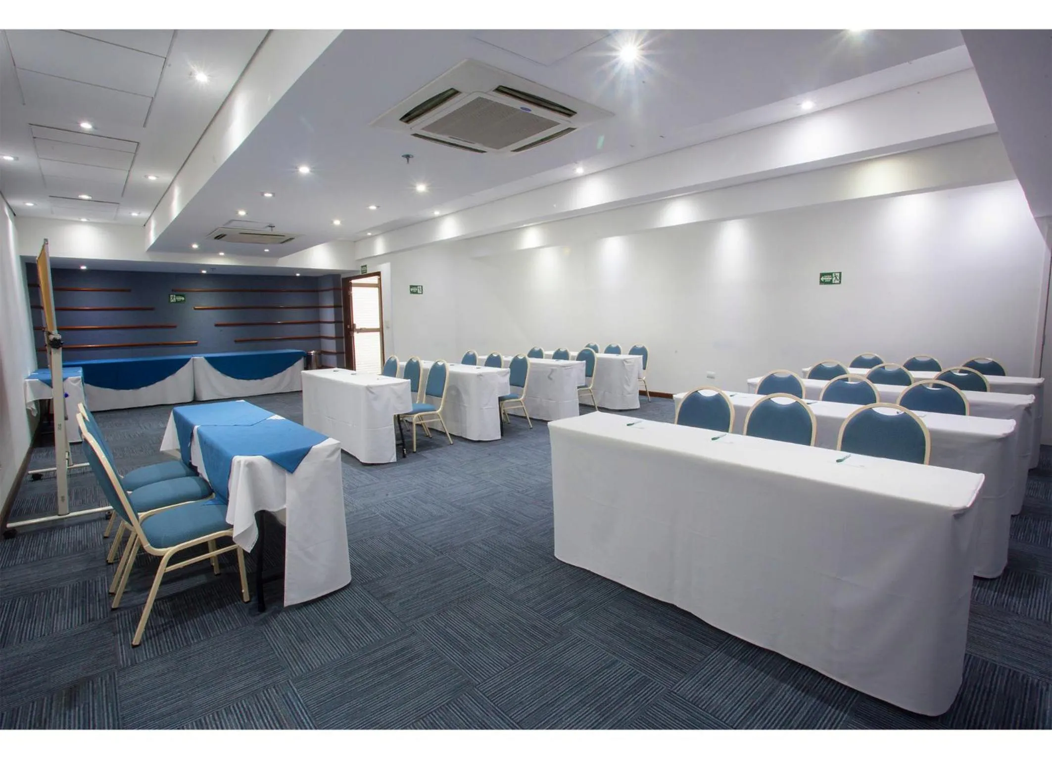 Banquet/Function facilities in Leques Brasil Hotel Escola