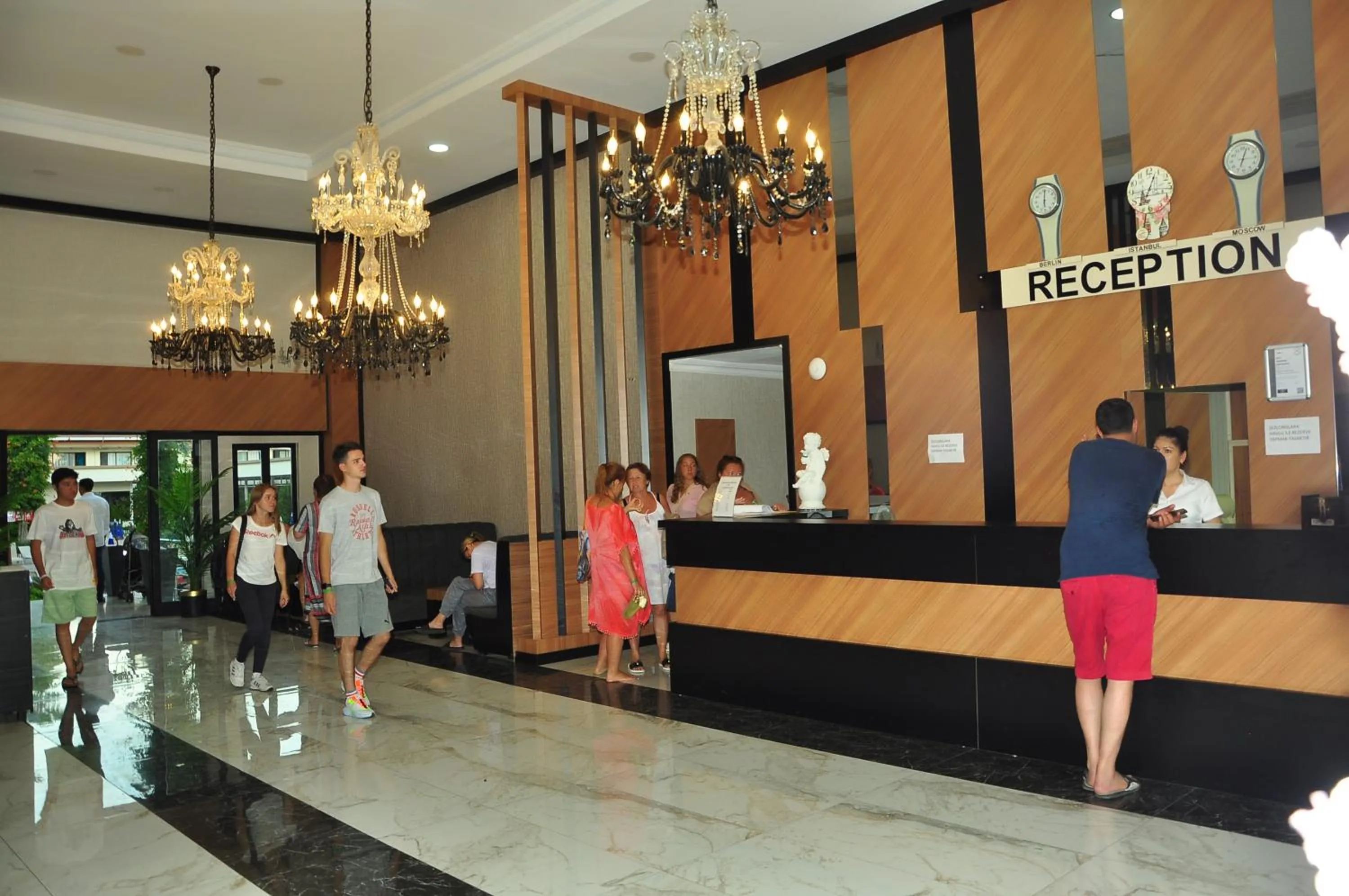 People in Side Yeşilöz Hotel