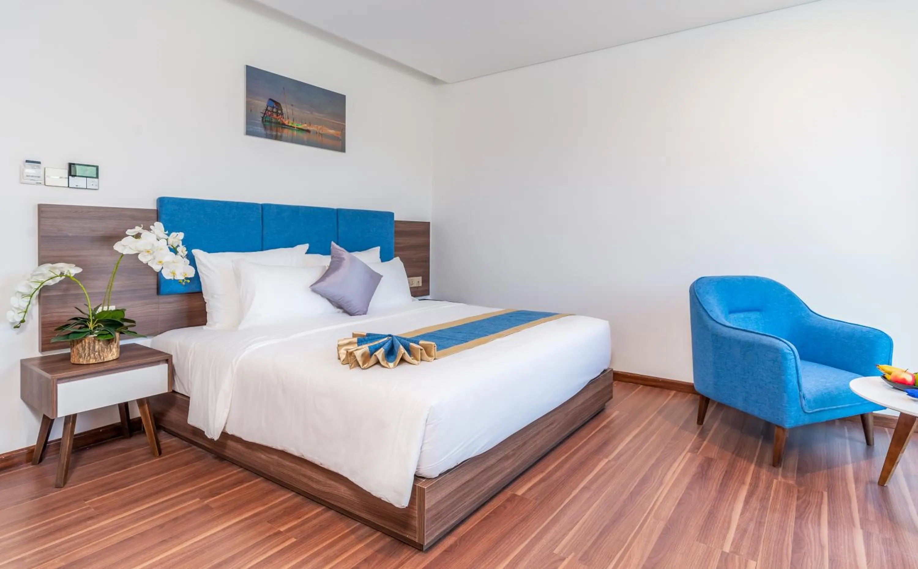 Bedroom, Bed in Grand Gold Hotel