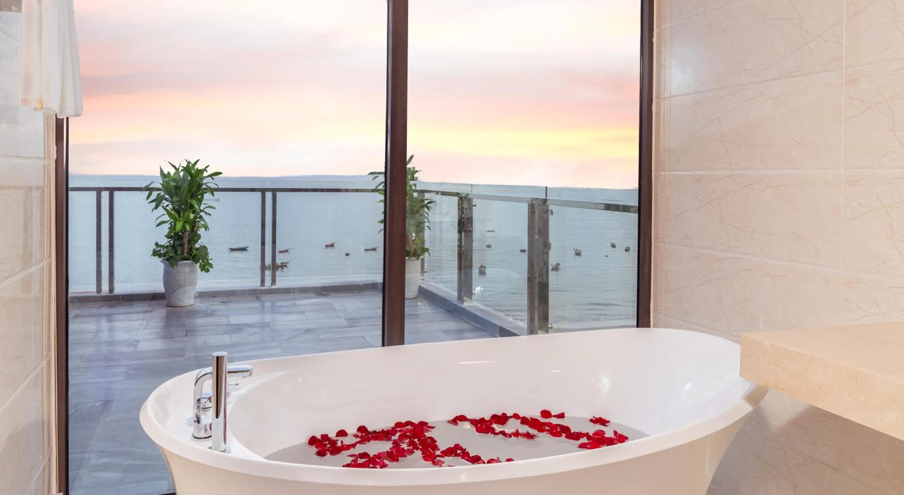 Hot Tub in Grand Gold Hotel