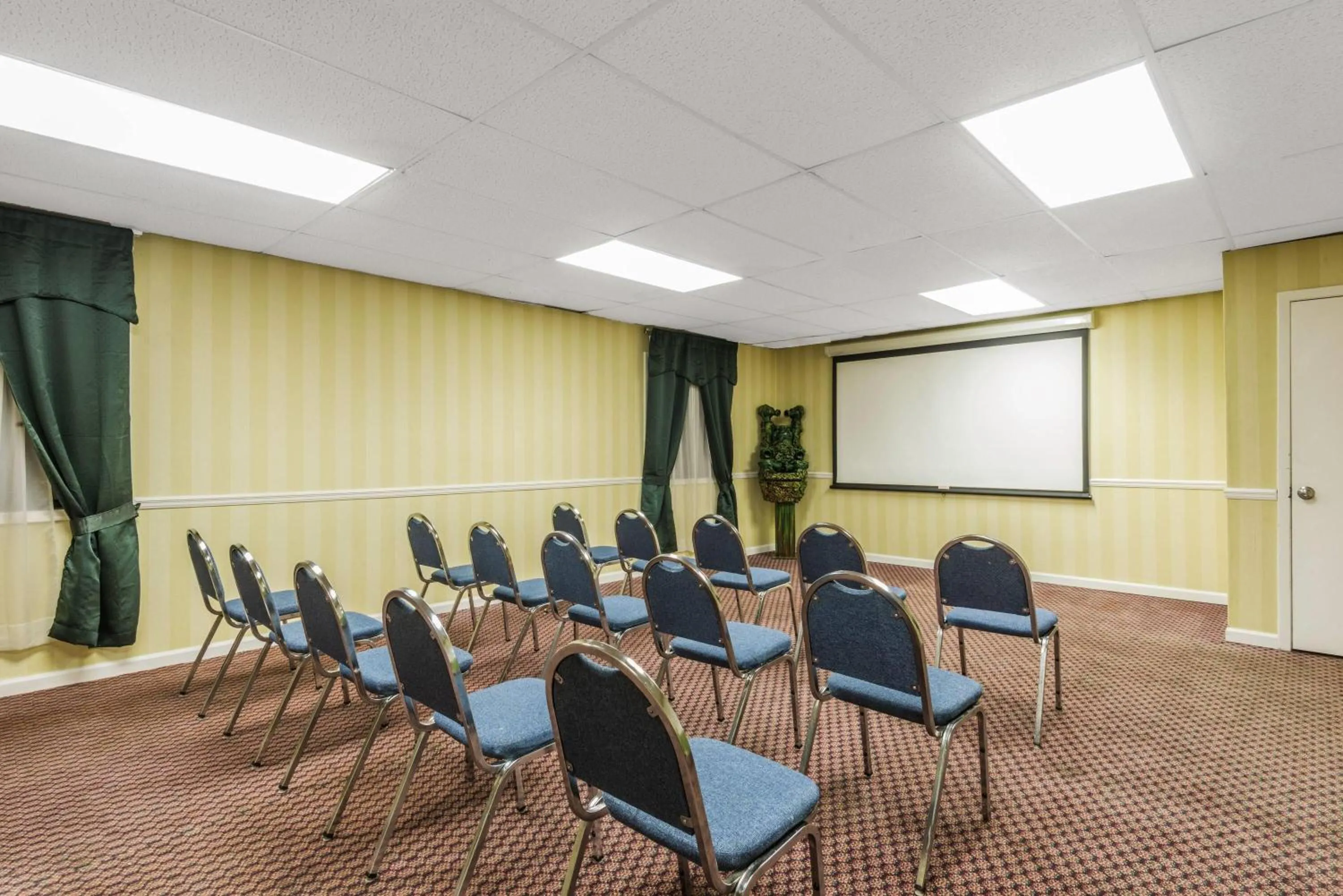 Meeting/conference room in Days Inn by Wyndham Troy