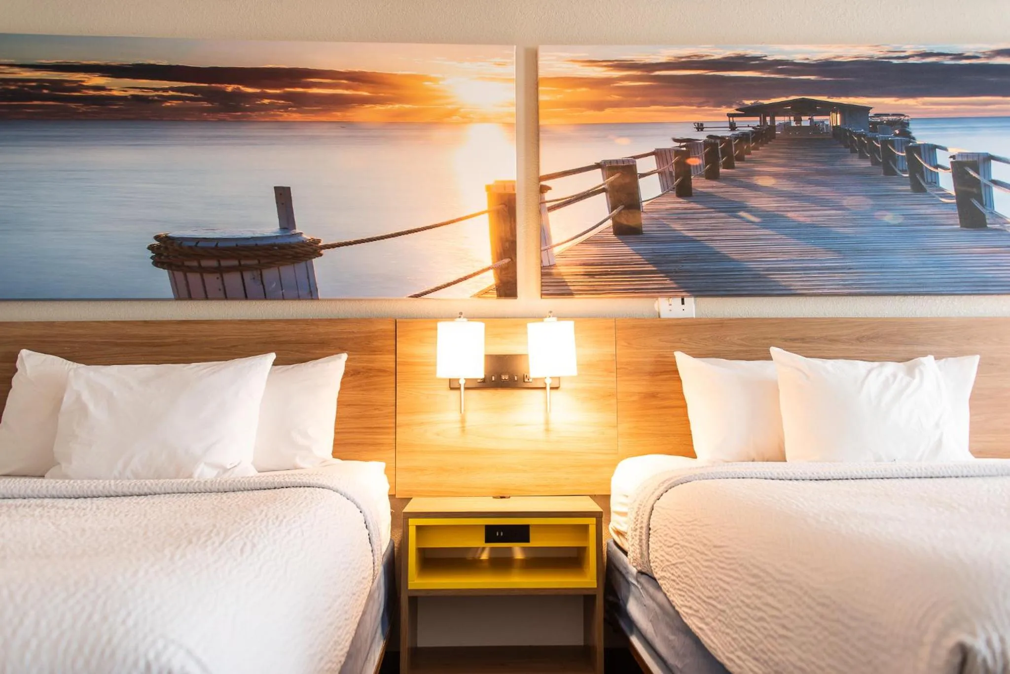 Property building, Bed in Days Inn by Wyndham Troy