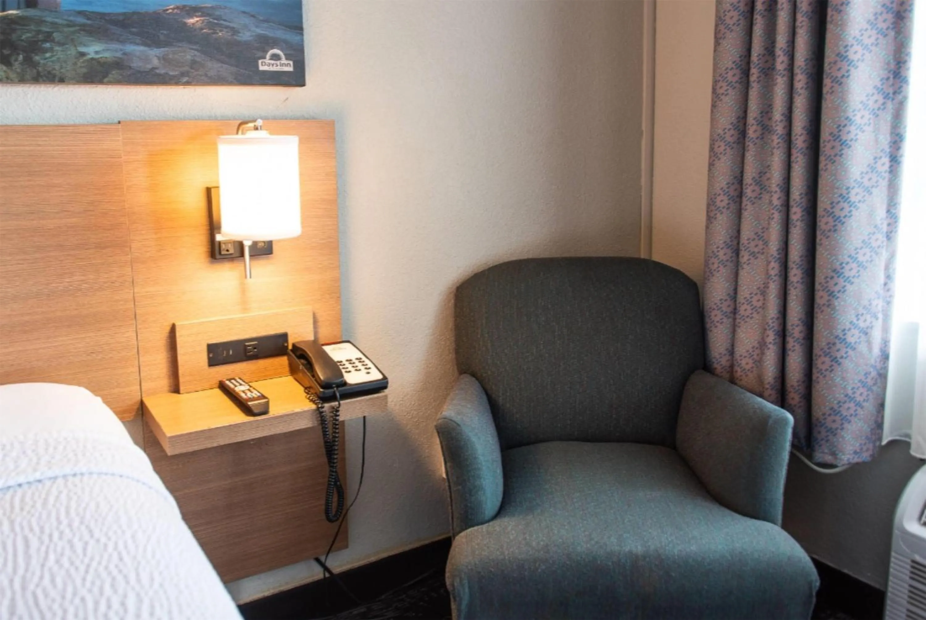 Photo of the whole room, Bed in Days Inn by Wyndham Troy