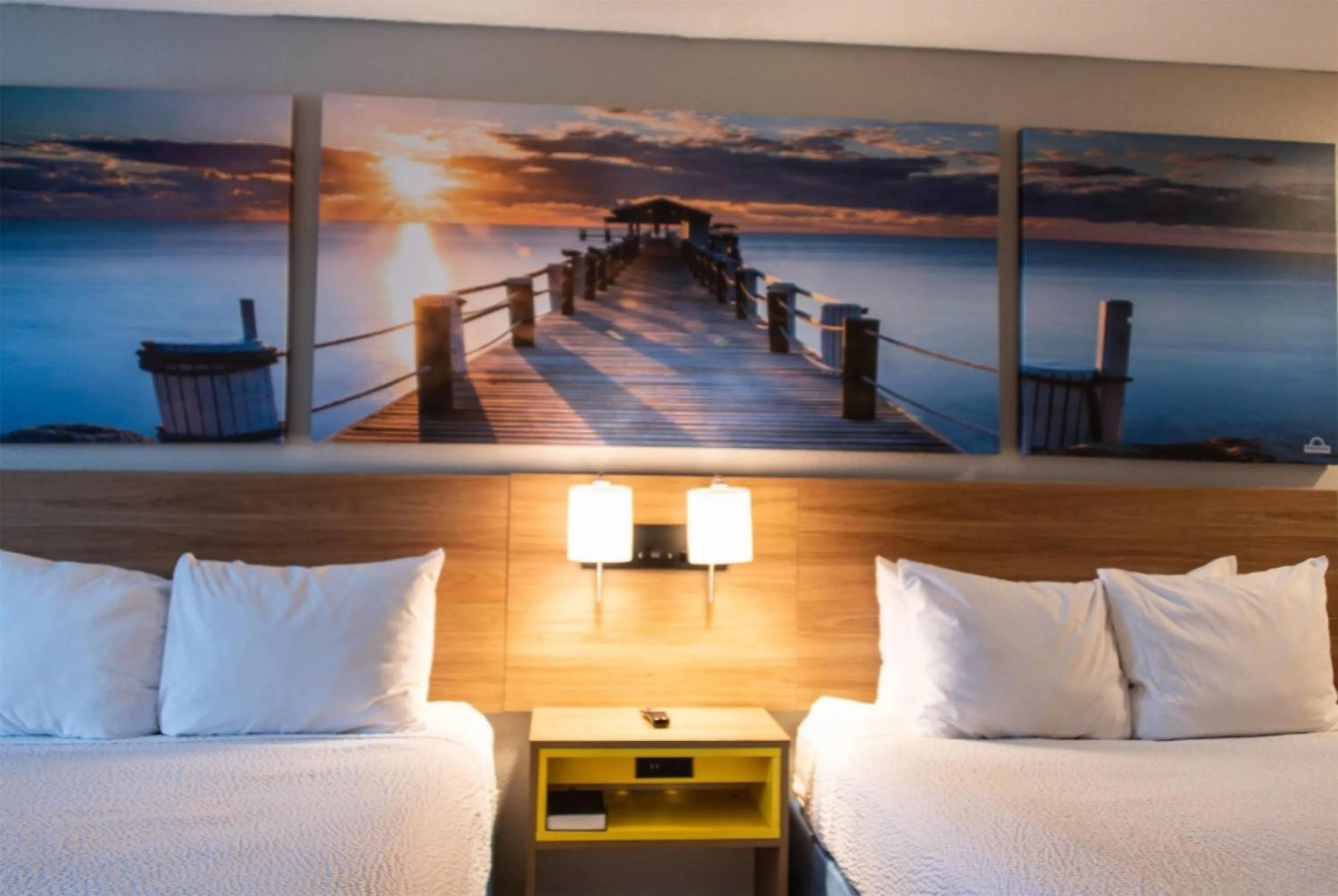 Photo of the whole room, Bed in Days Inn by Wyndham Troy