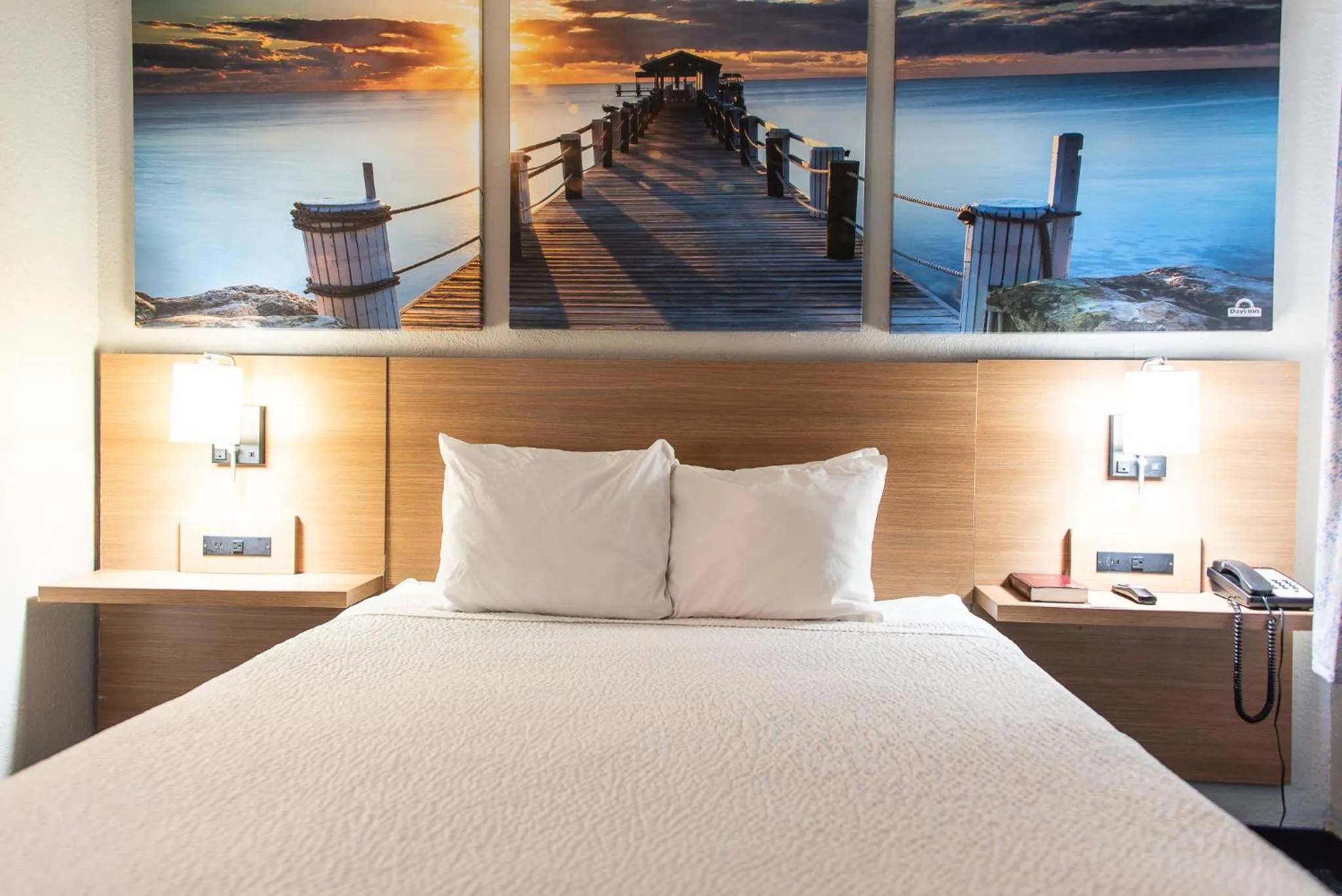 Property building, Bed in Days Inn by Wyndham Troy