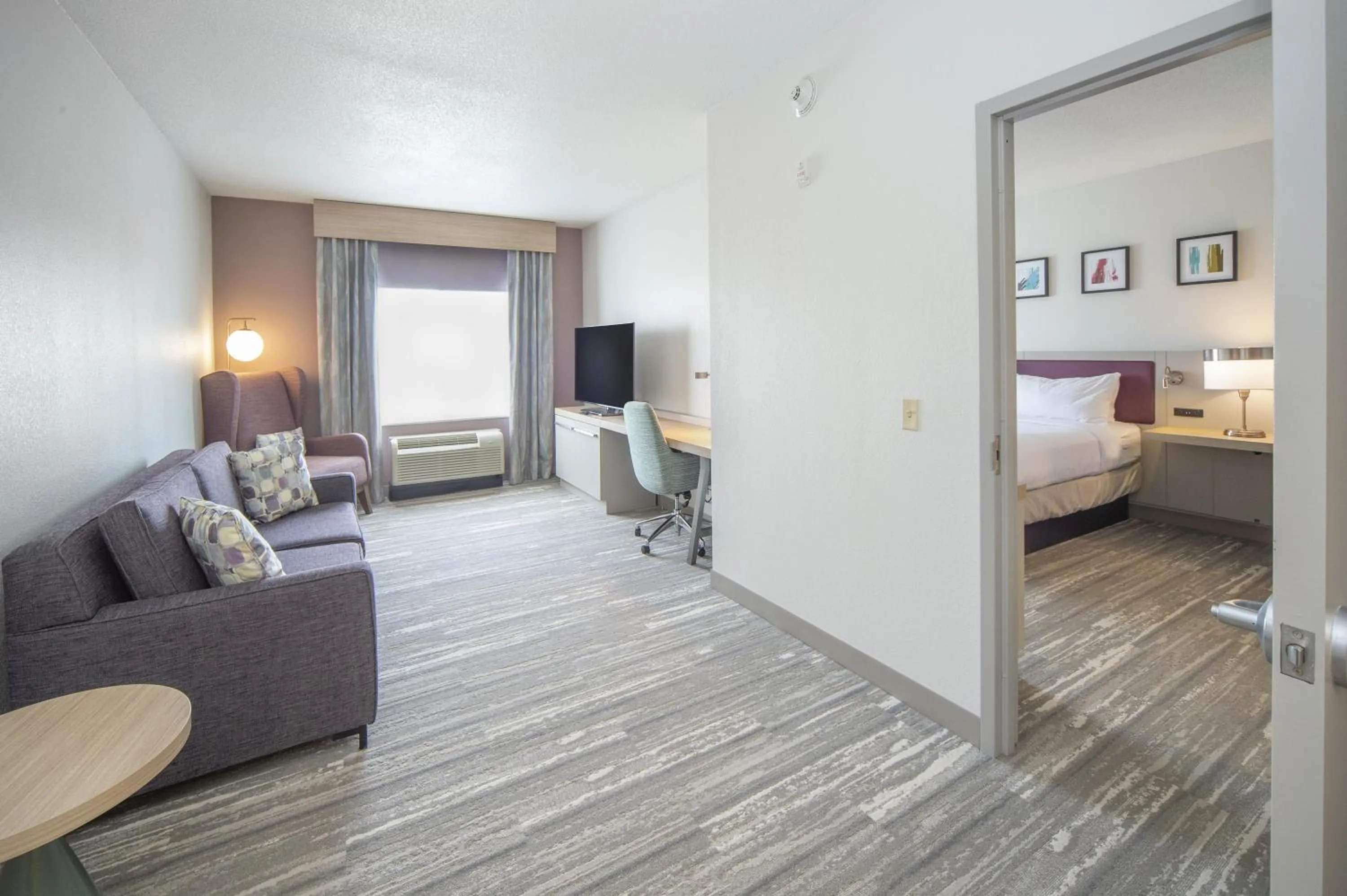 Living room, Bed in Hilton Garden Inn Clifton Park