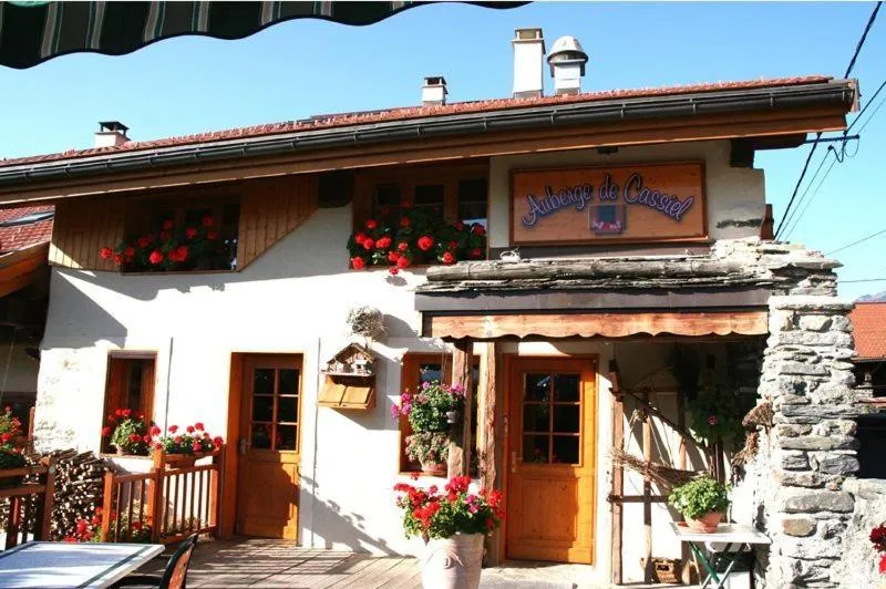Facade/entrance in Auberge de Cassiel