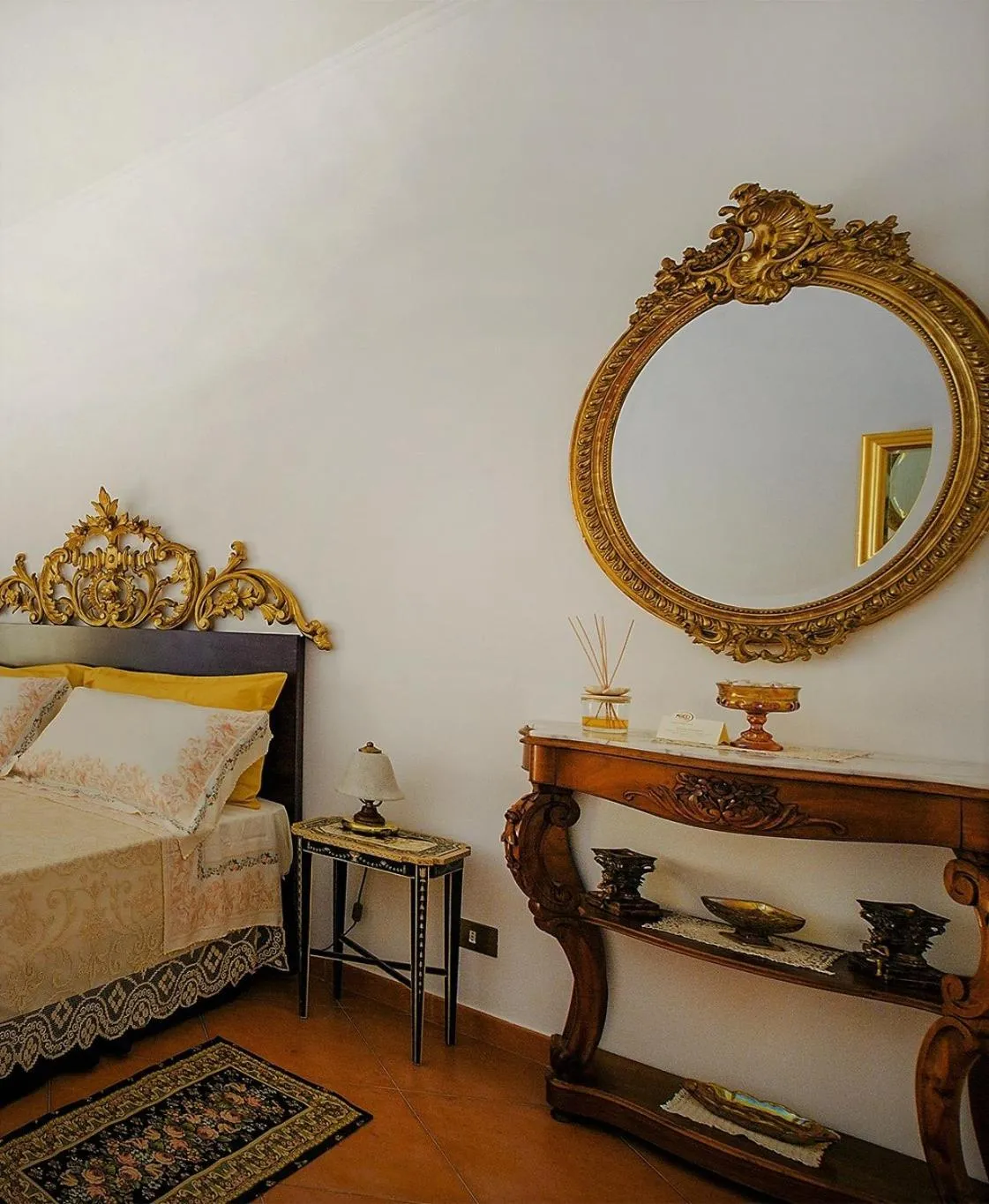 Decorative detail, Bed in B&B Al Mare Sorrento