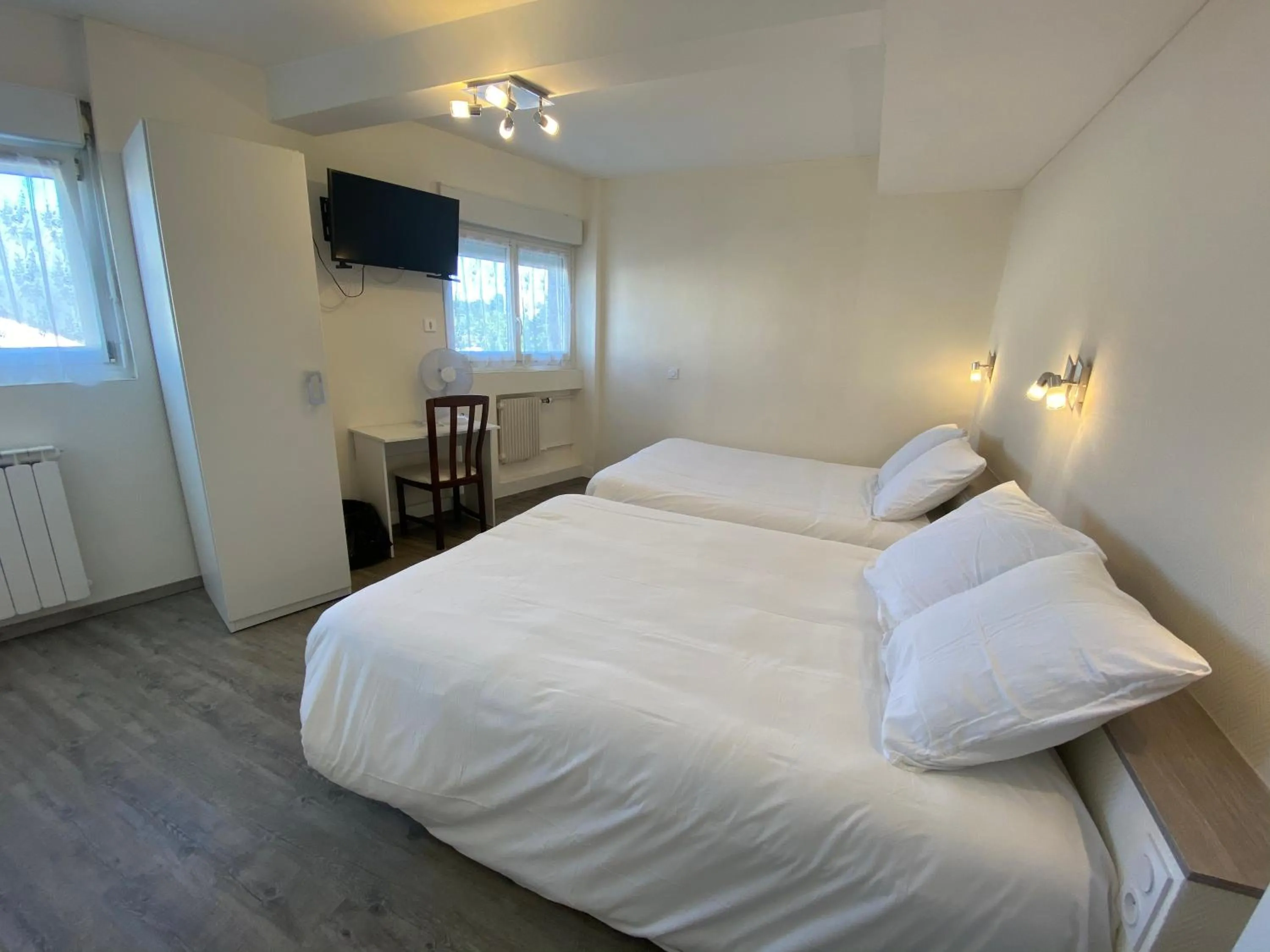 Bed in Hotel de Bretagne