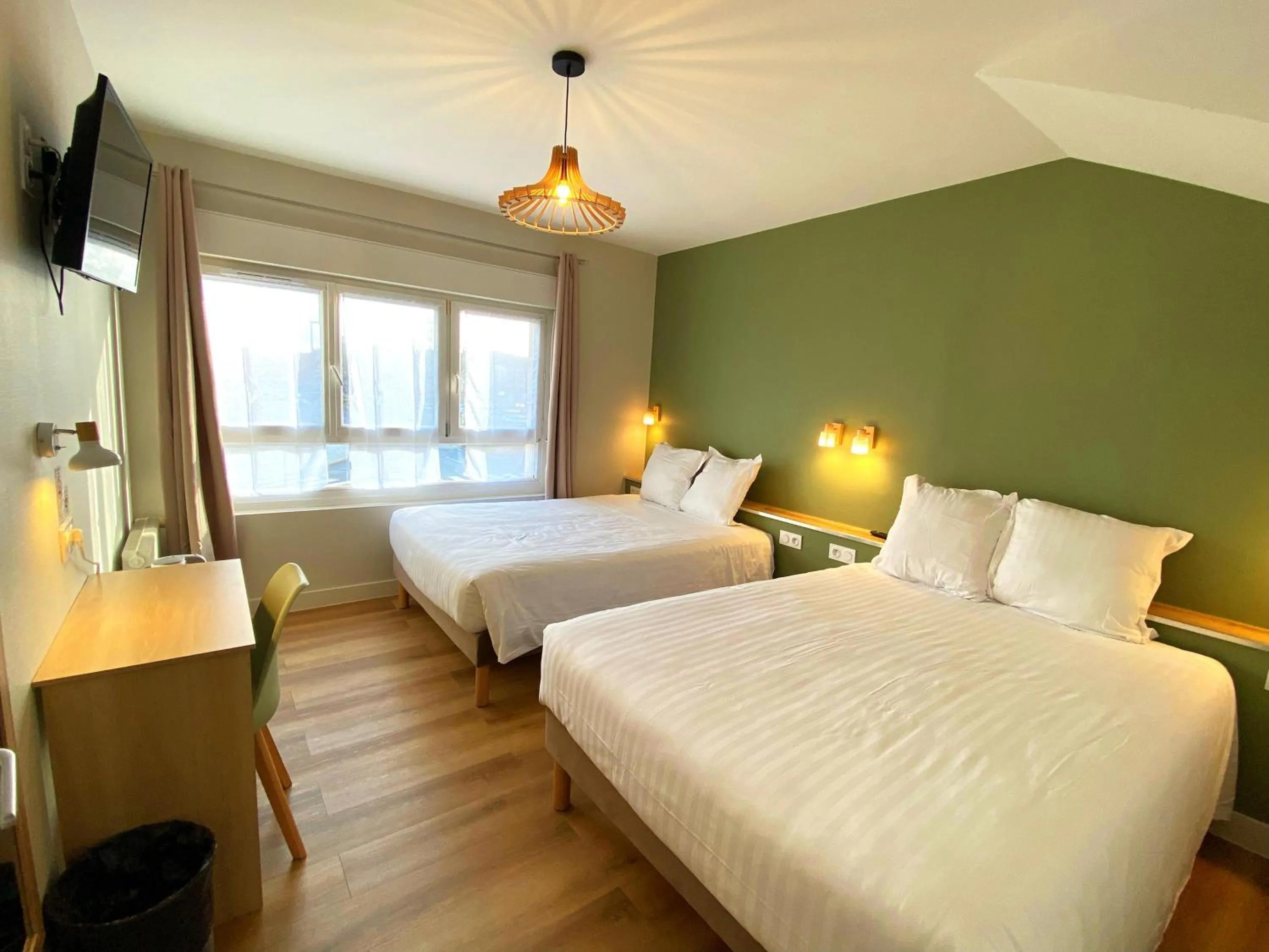 Bed in Hotel de Bretagne